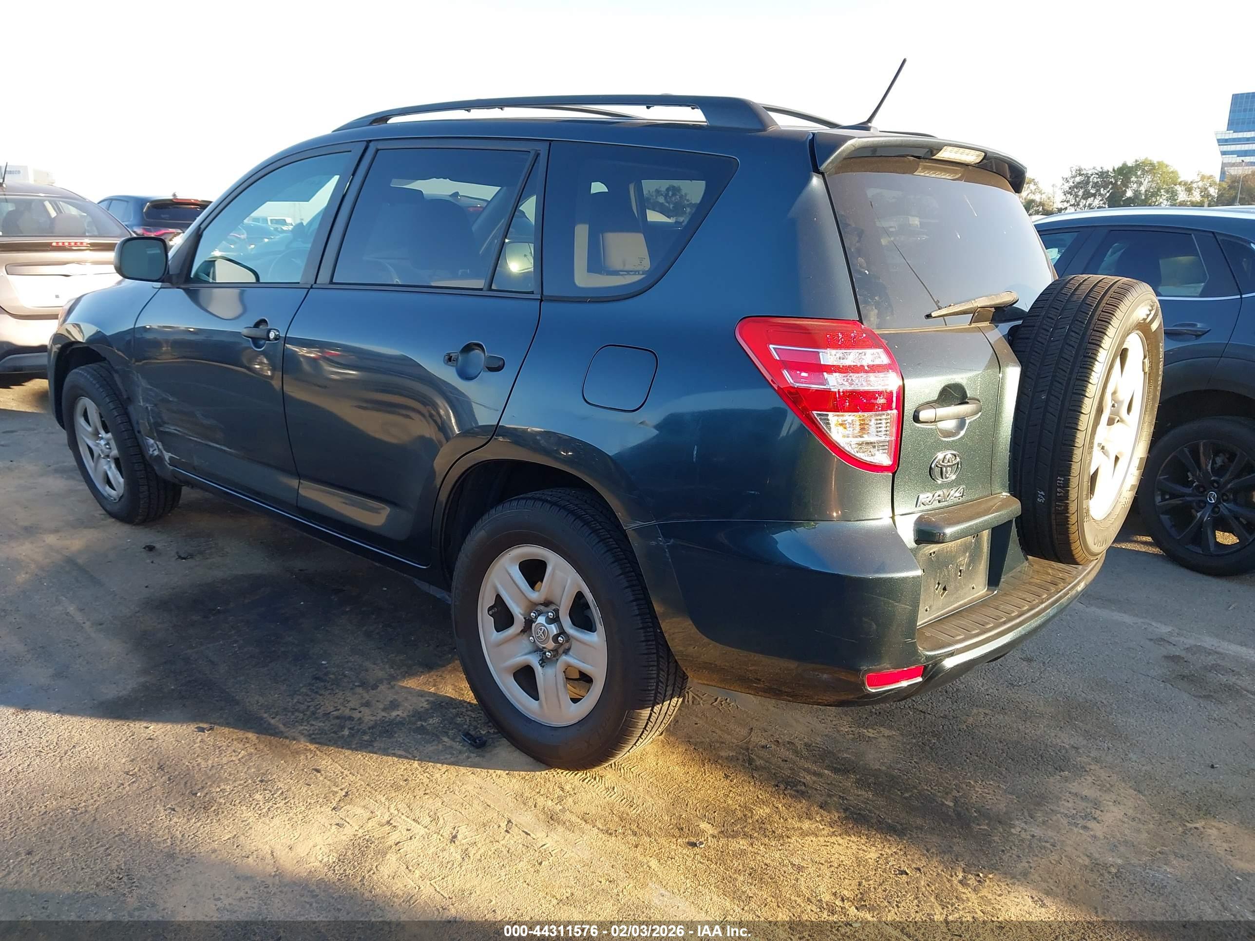 TOYOTA RAV4 image 3