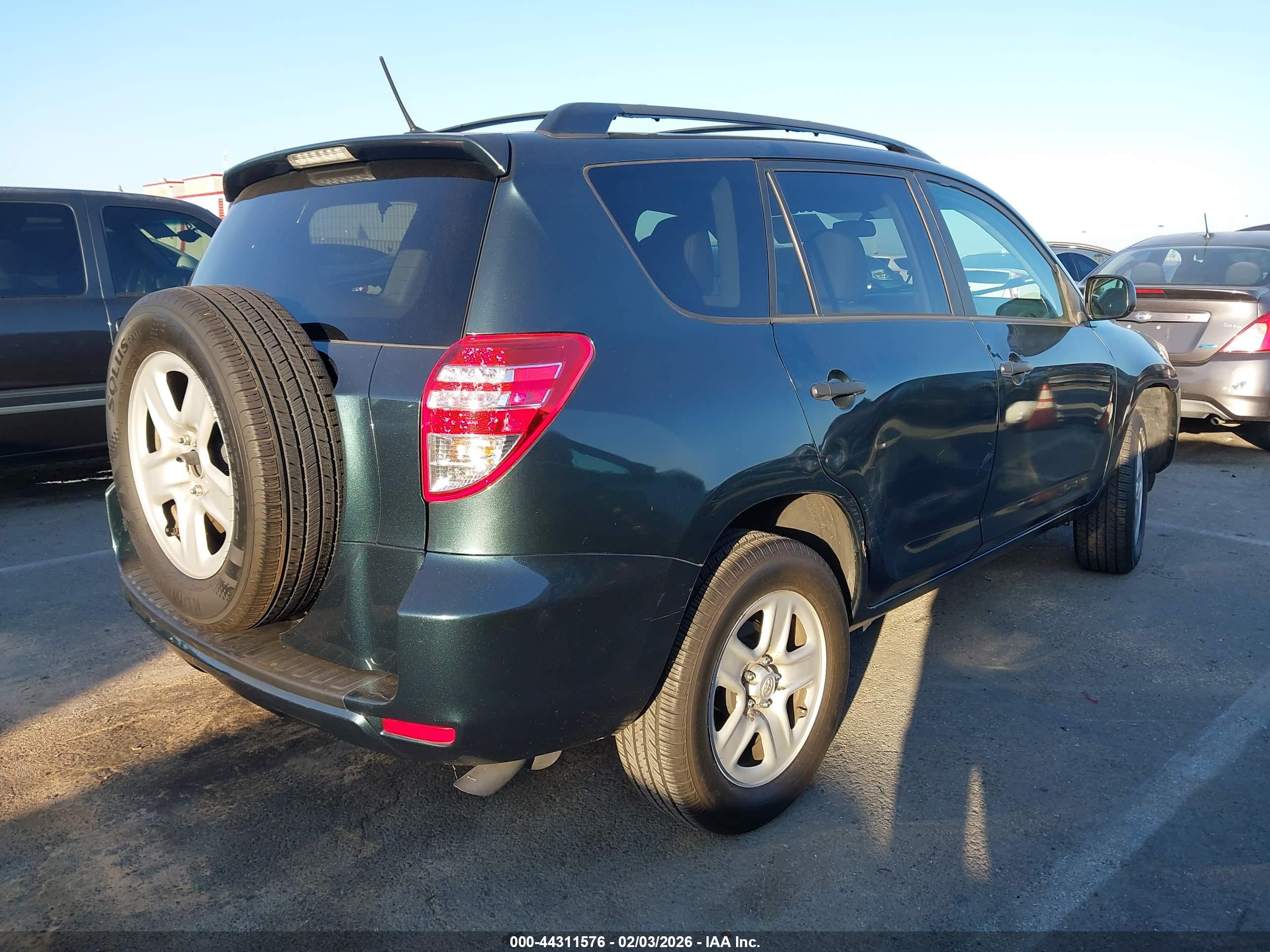 TOYOTA RAV4 image 4
