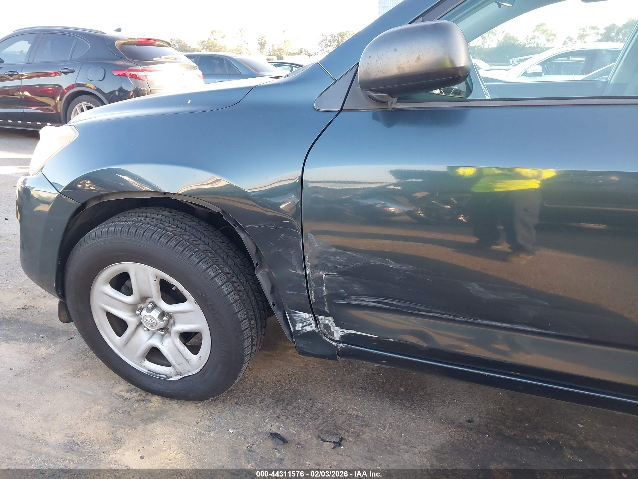 TOYOTA RAV4 image 6