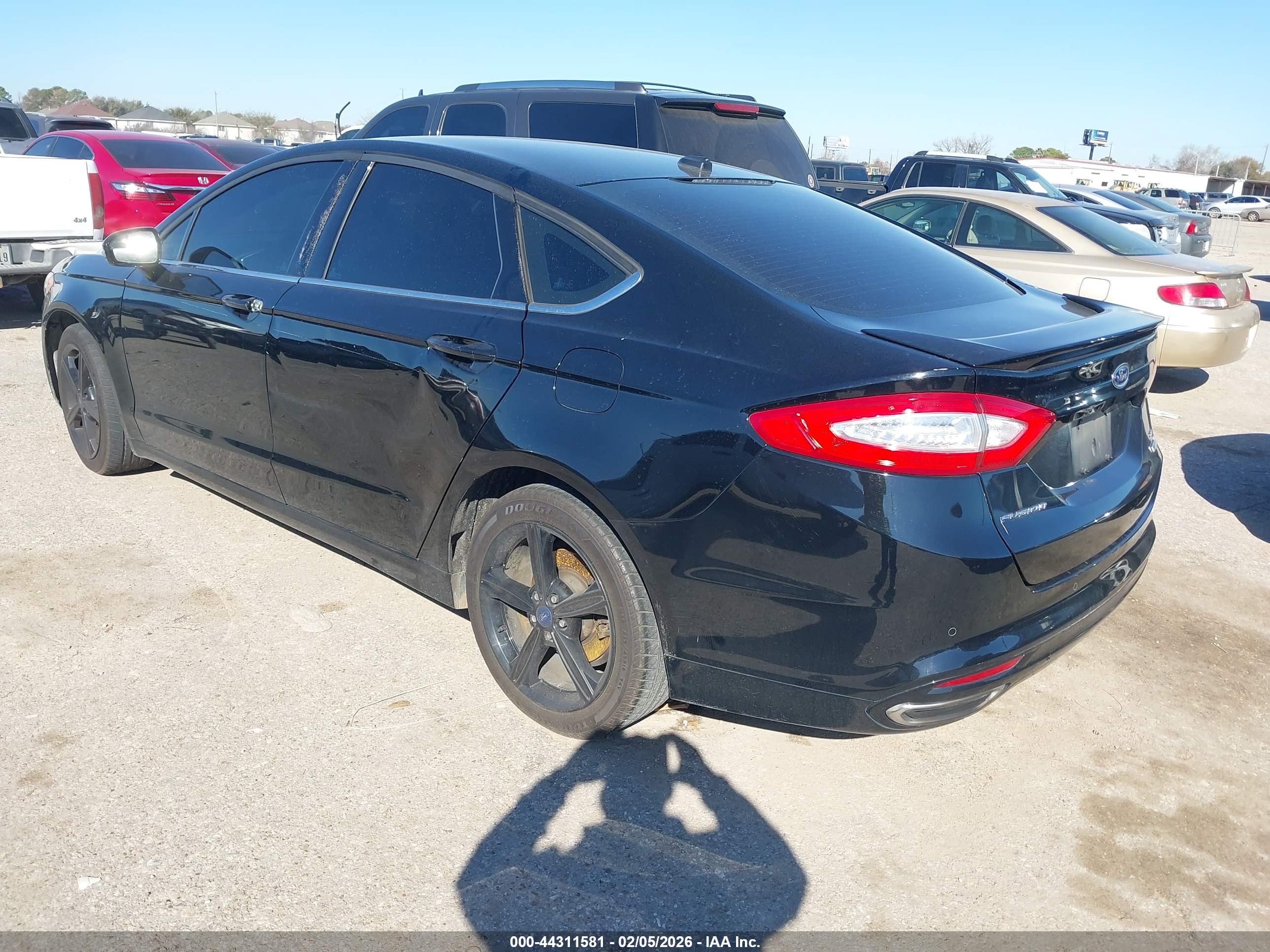 FORD FUSION image 3