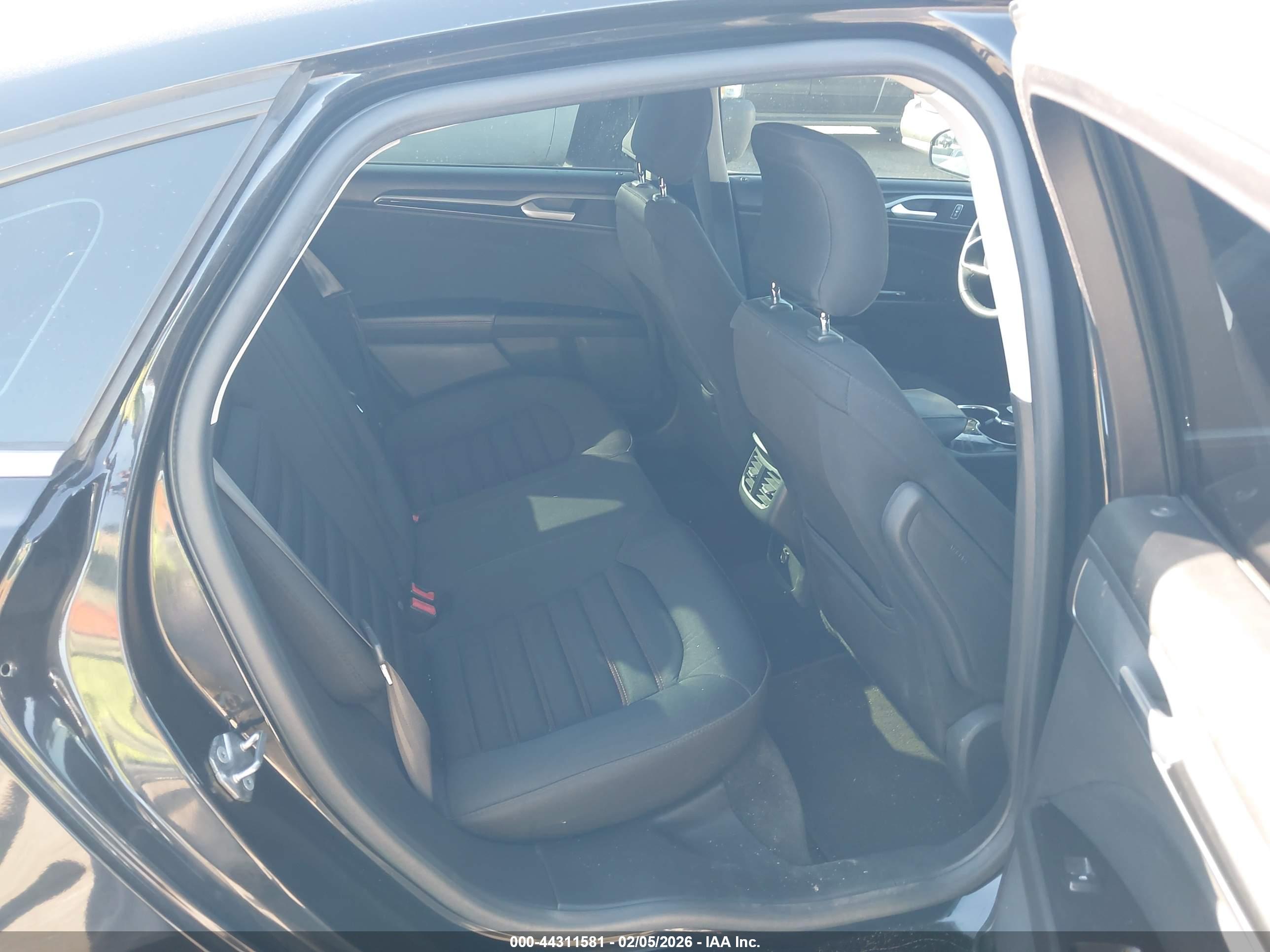 FORD FUSION image 8