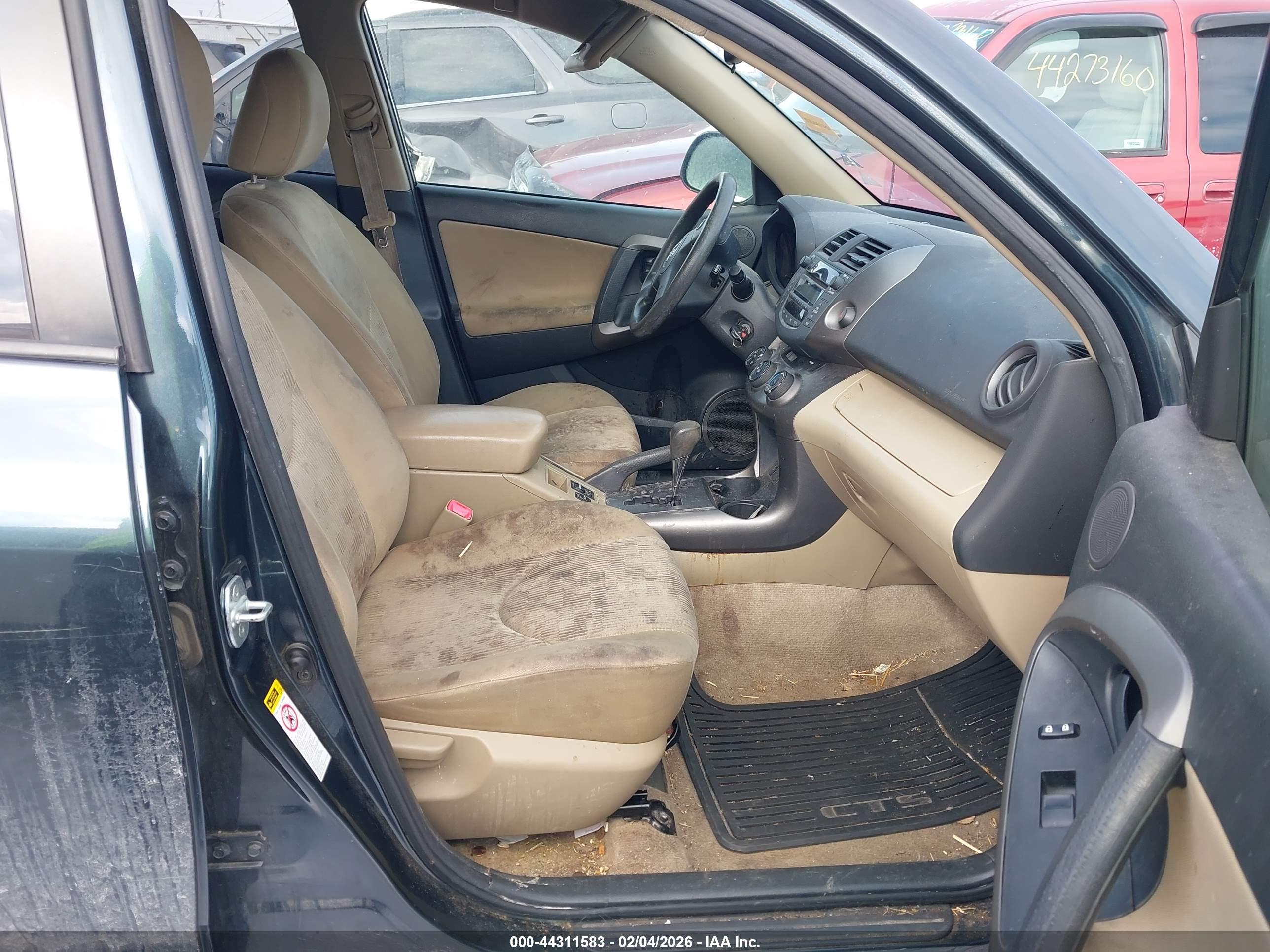 TOYOTA RAV4 image 5