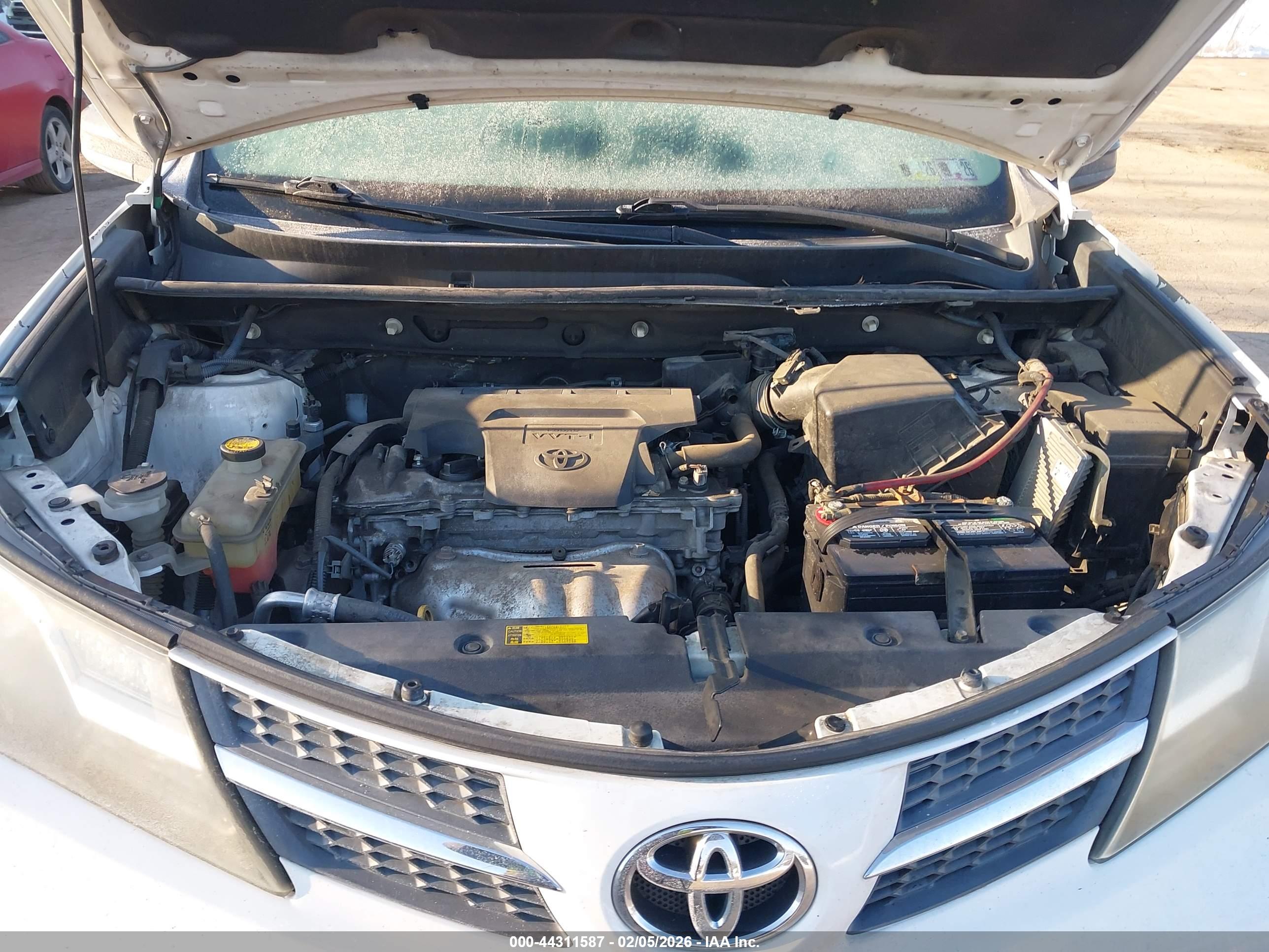 TOYOTA RAV4 image 10