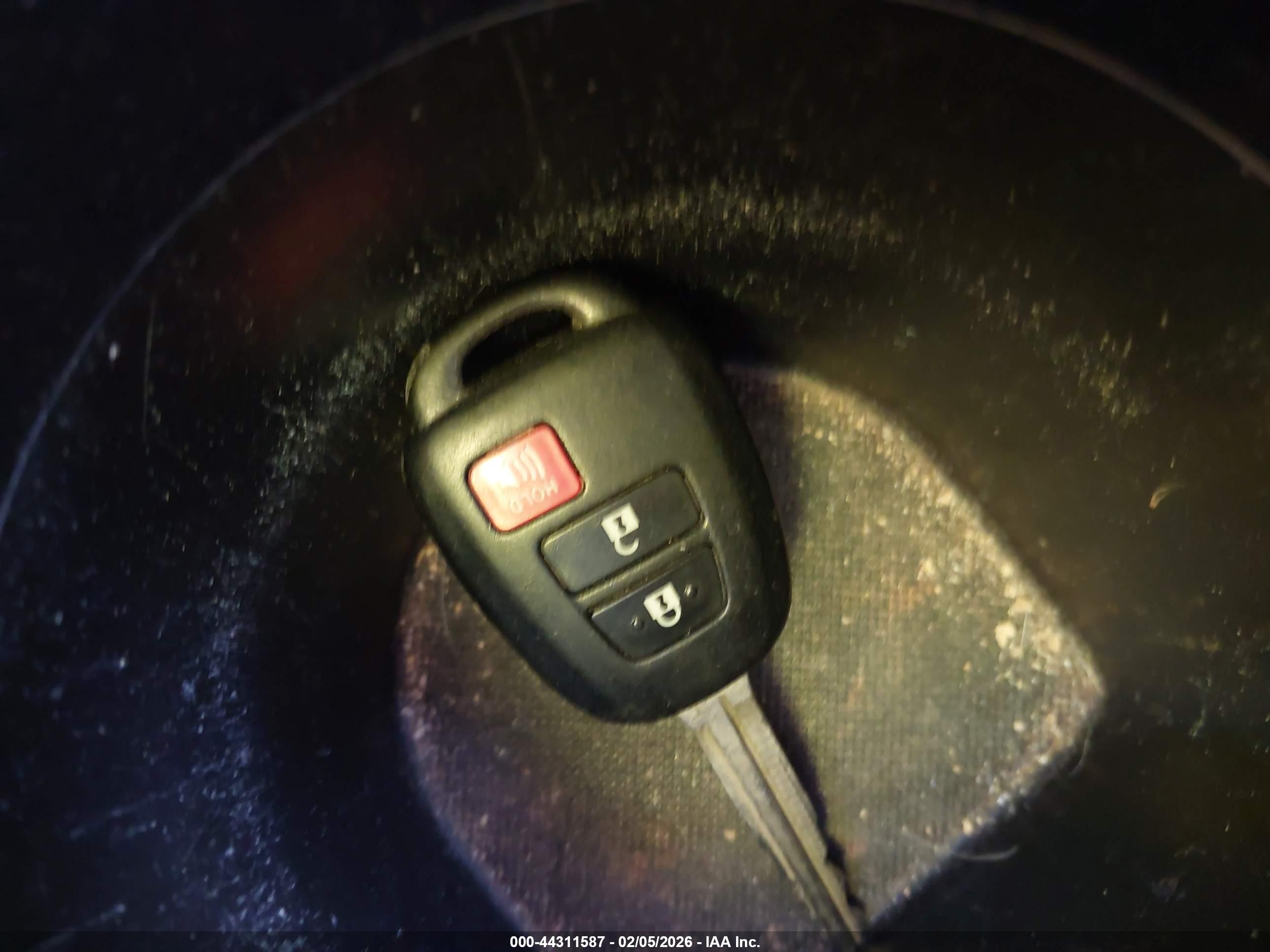 TOYOTA RAV4 image 11