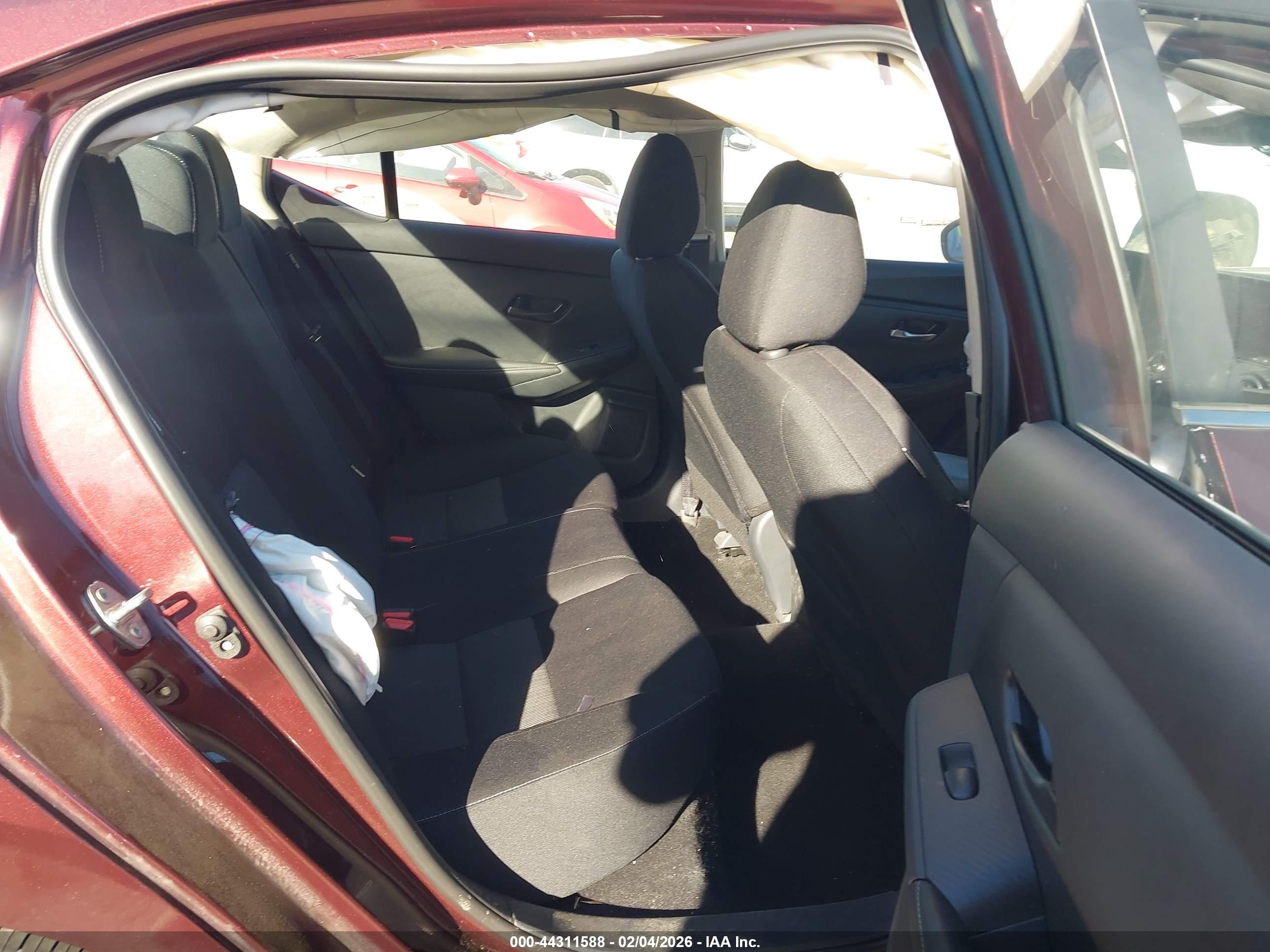 NISSAN SENTRA image 8