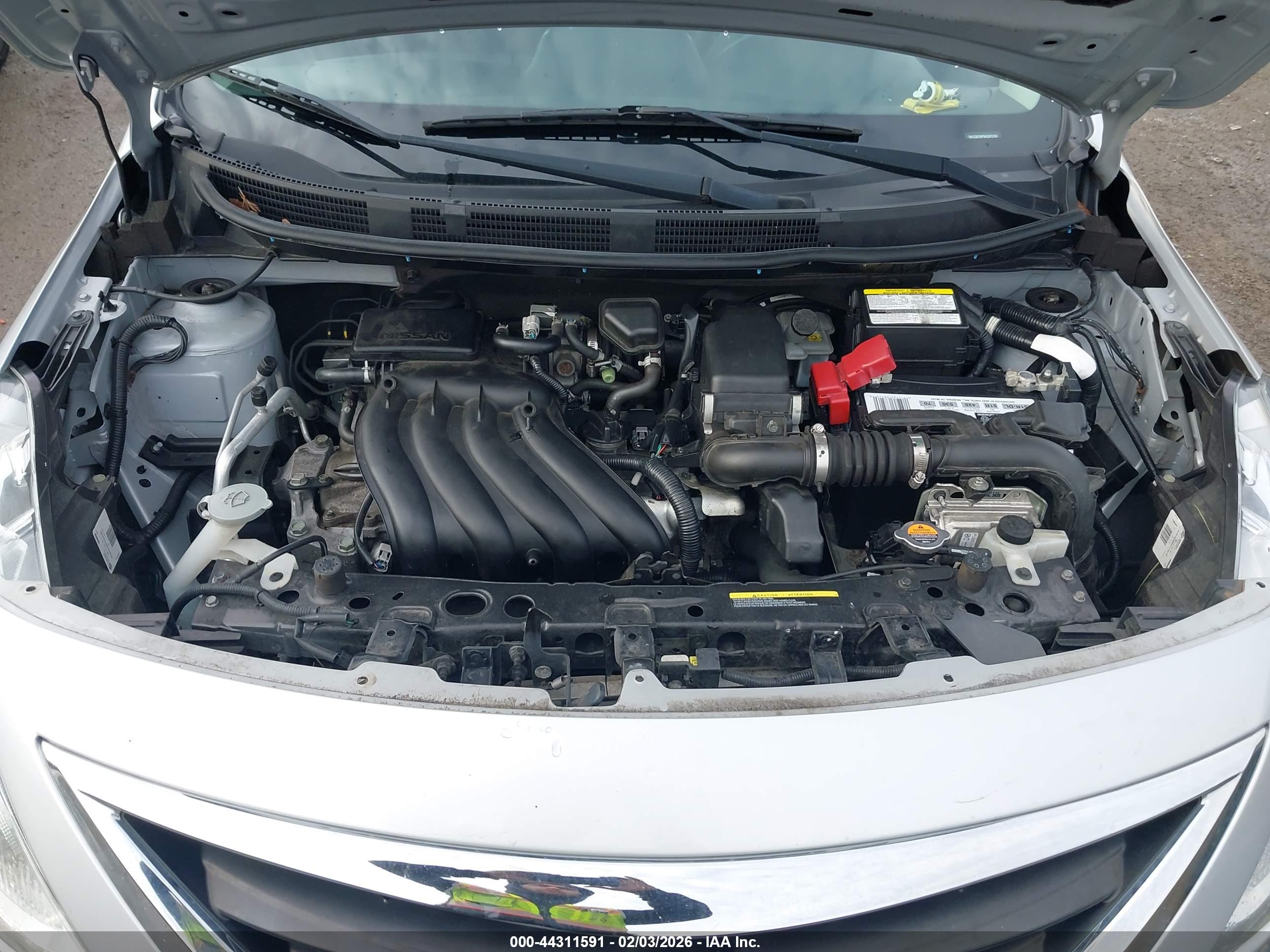 NISSAN VERSA image 10