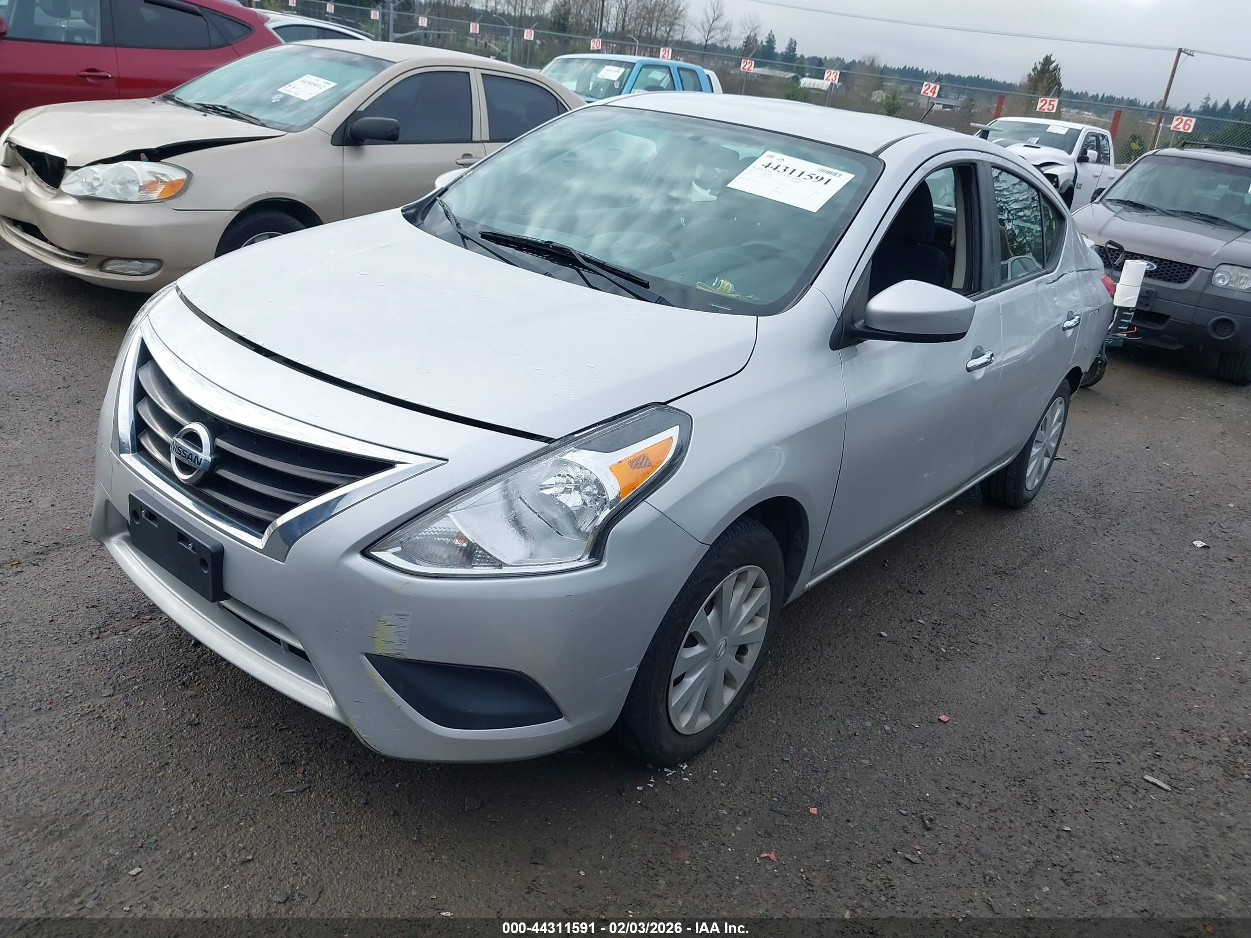 NISSAN VERSA image 2