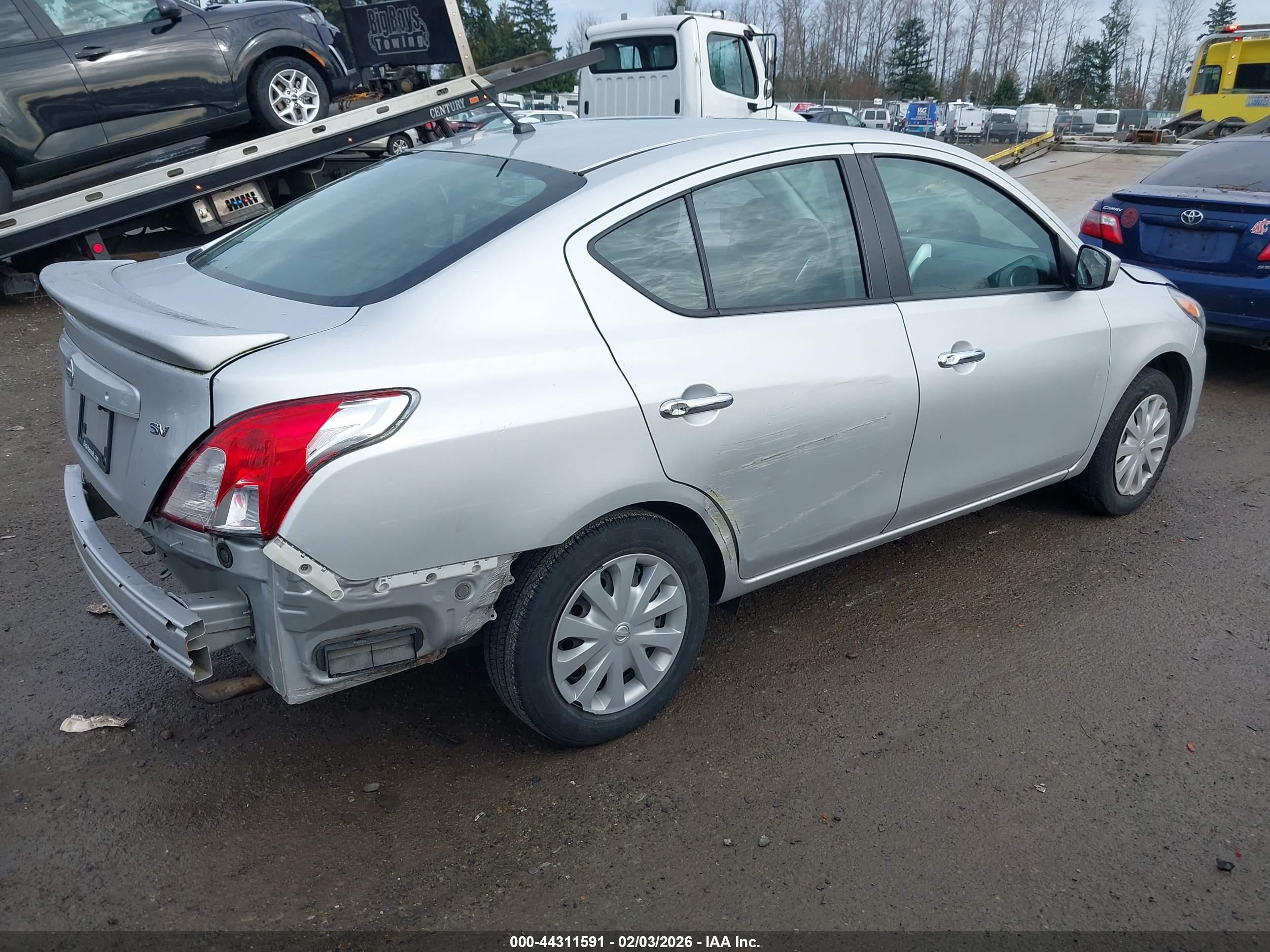 NISSAN VERSA image 4