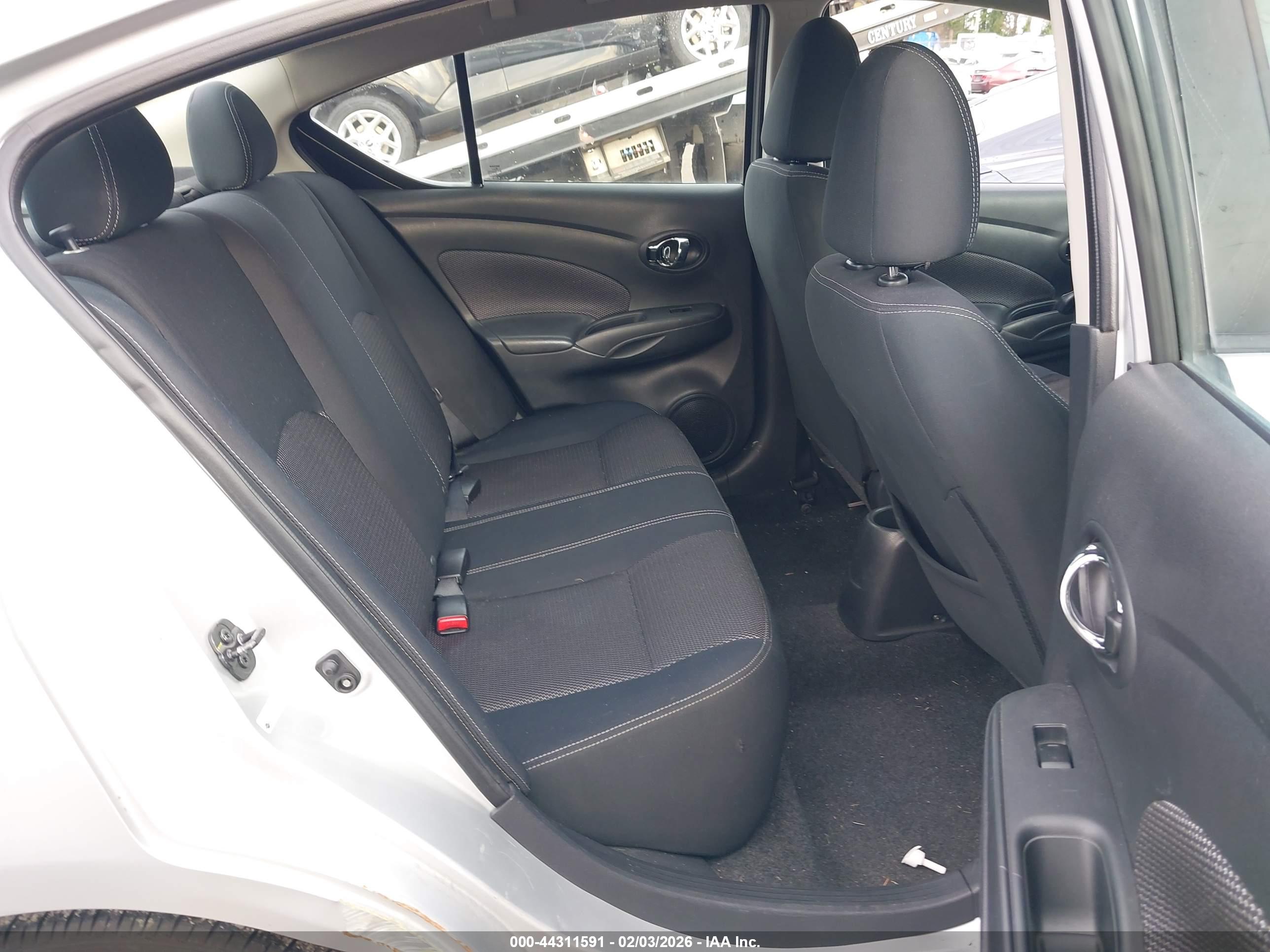 NISSAN VERSA image 8