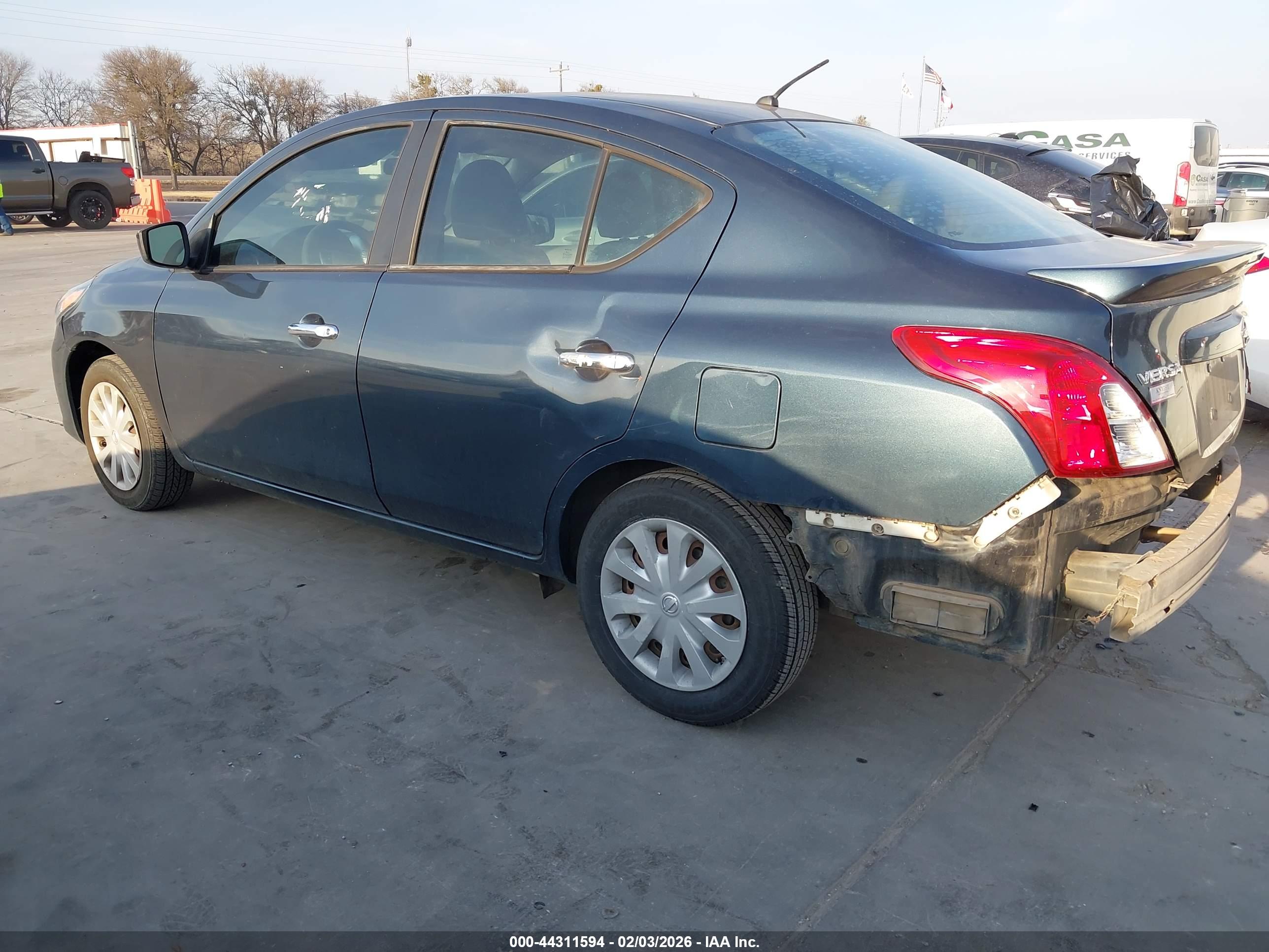 NISSAN VERSA image 3