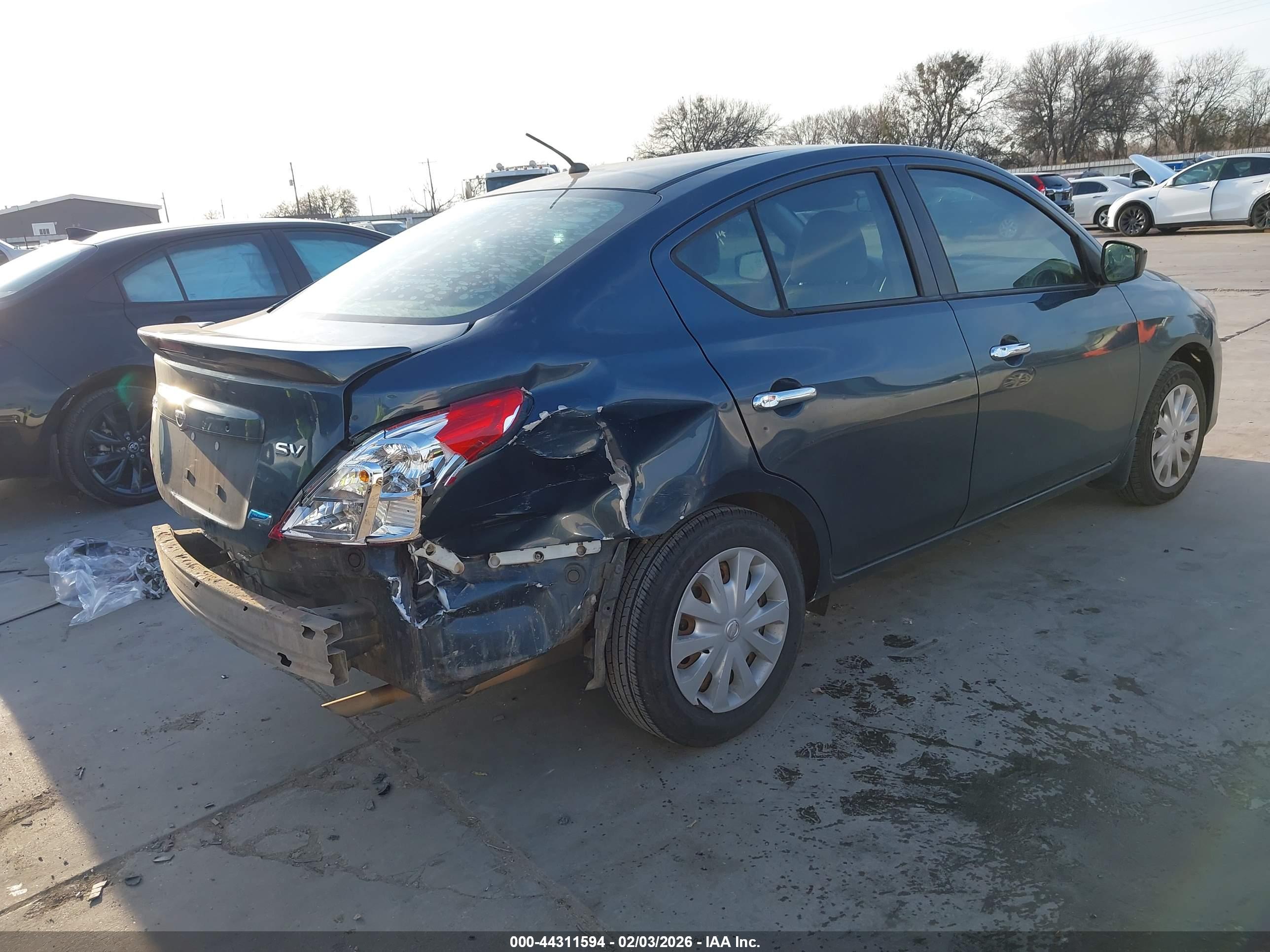 NISSAN VERSA image 4