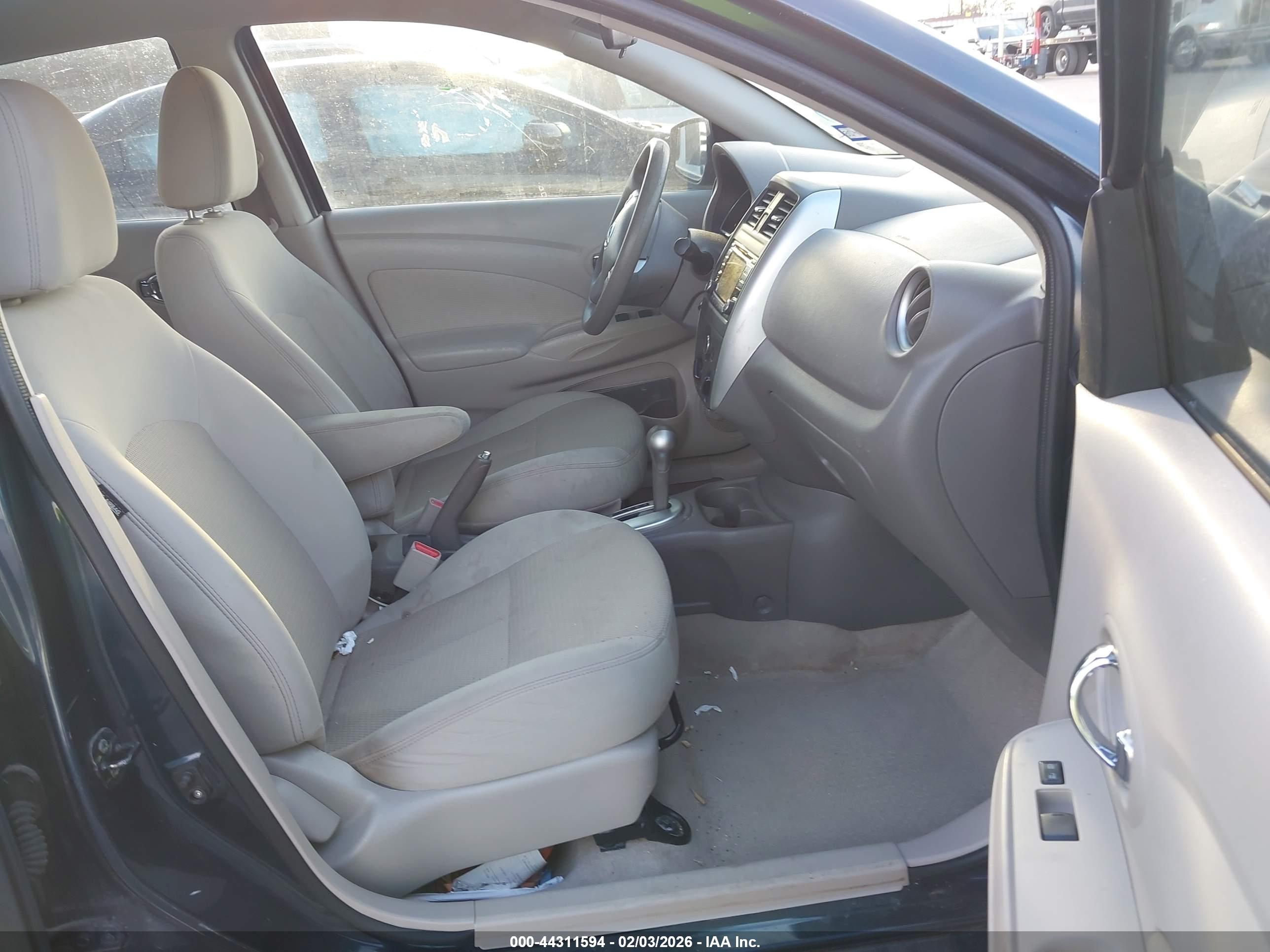 NISSAN VERSA image 5