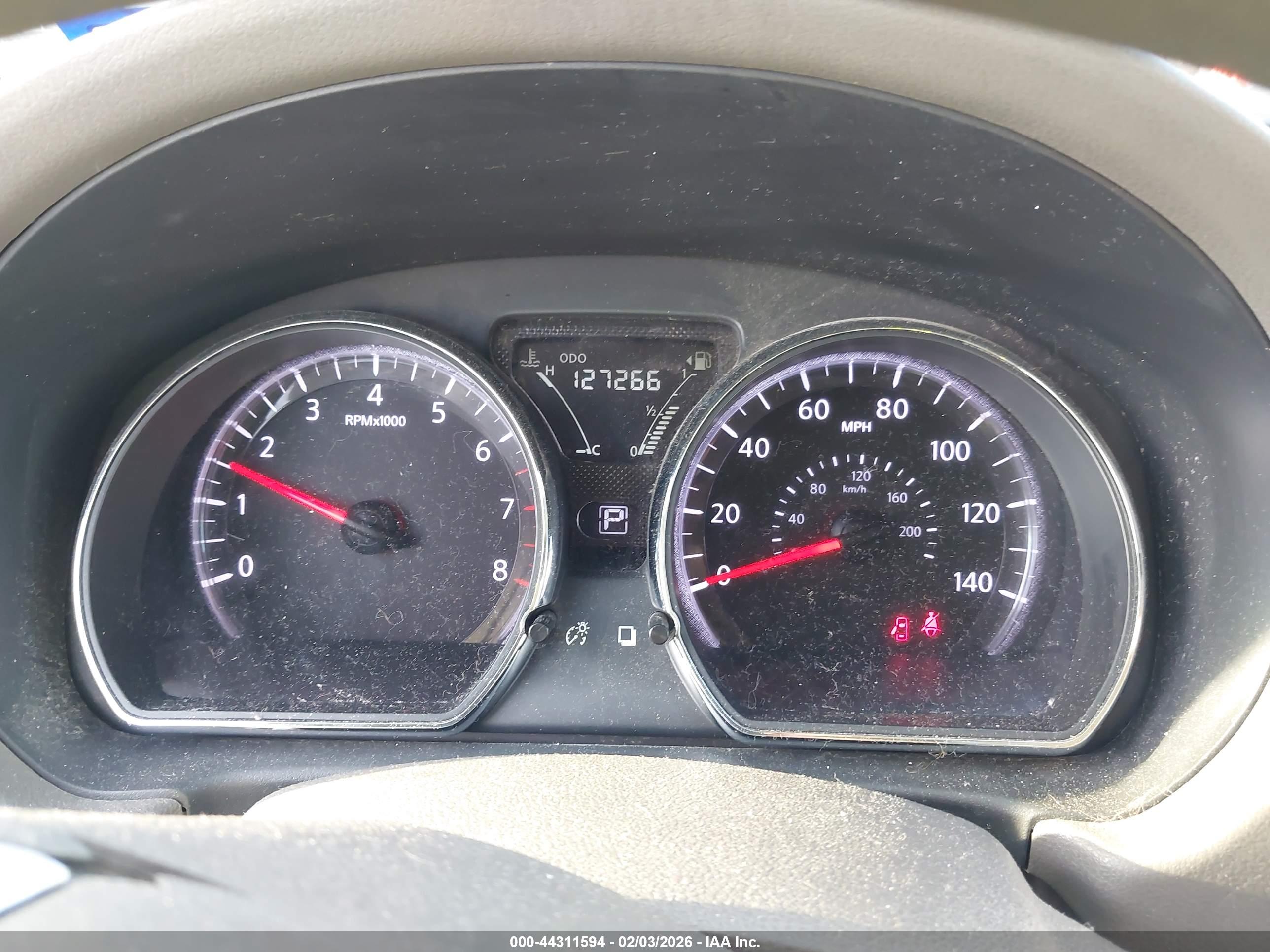 NISSAN VERSA image 7