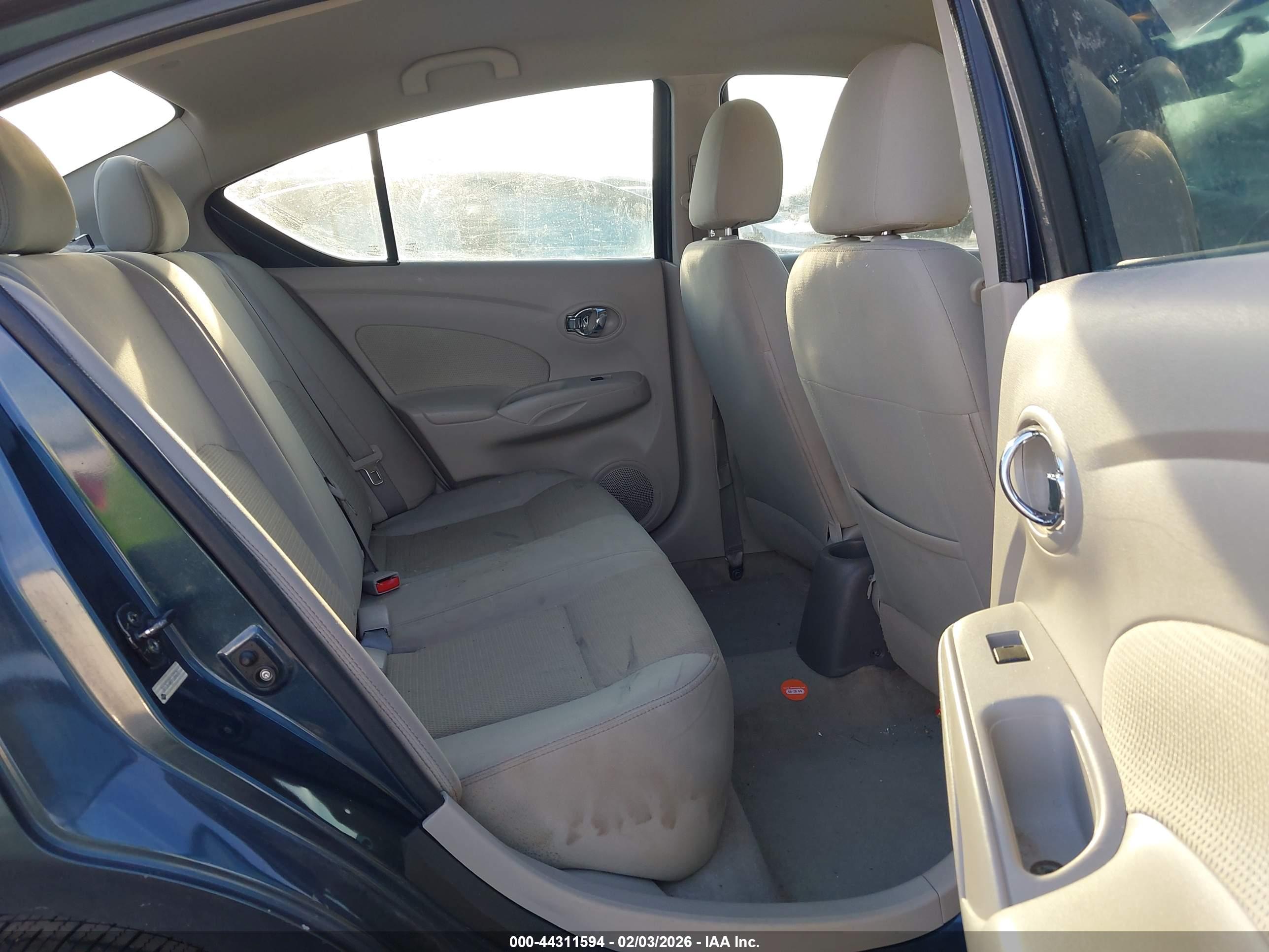 NISSAN VERSA image 8