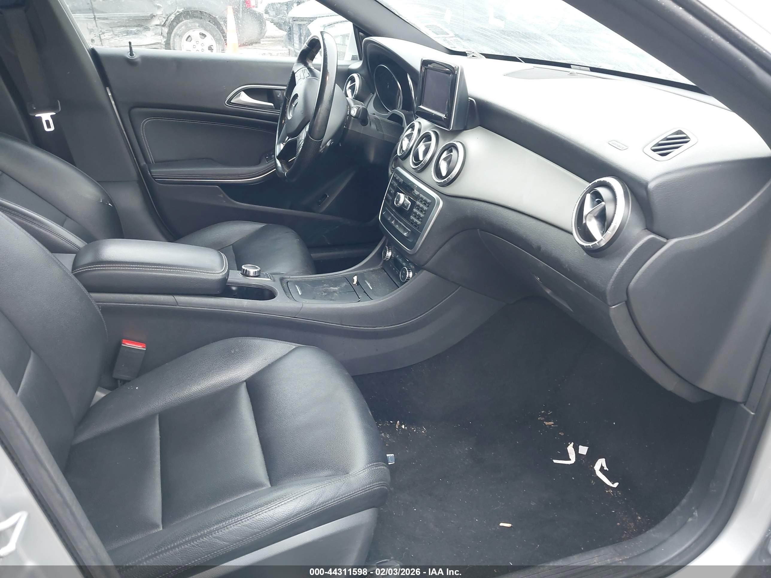 MERCEDES-BENZ CLA image 5