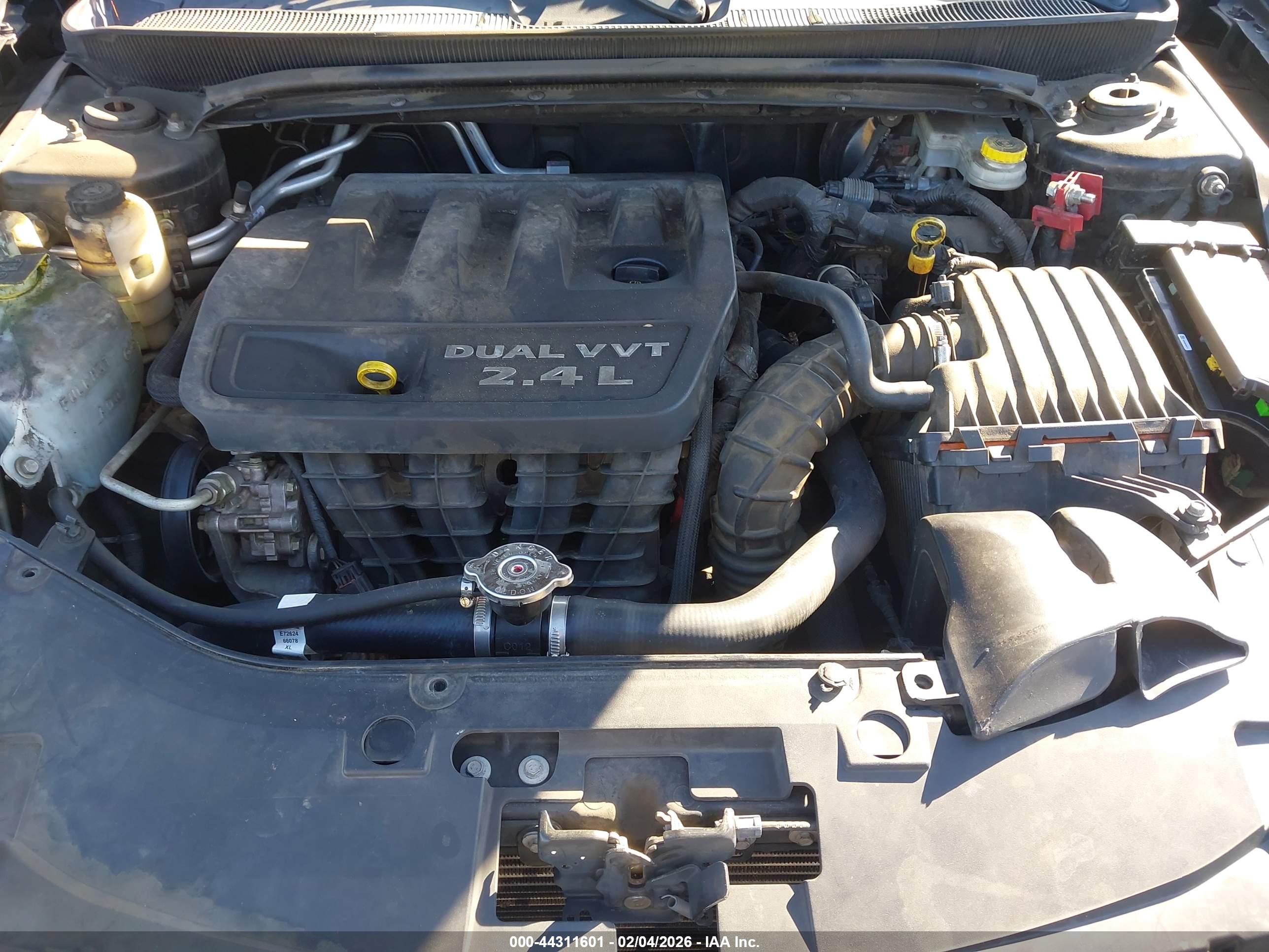 CHRYSLER 200 image 10