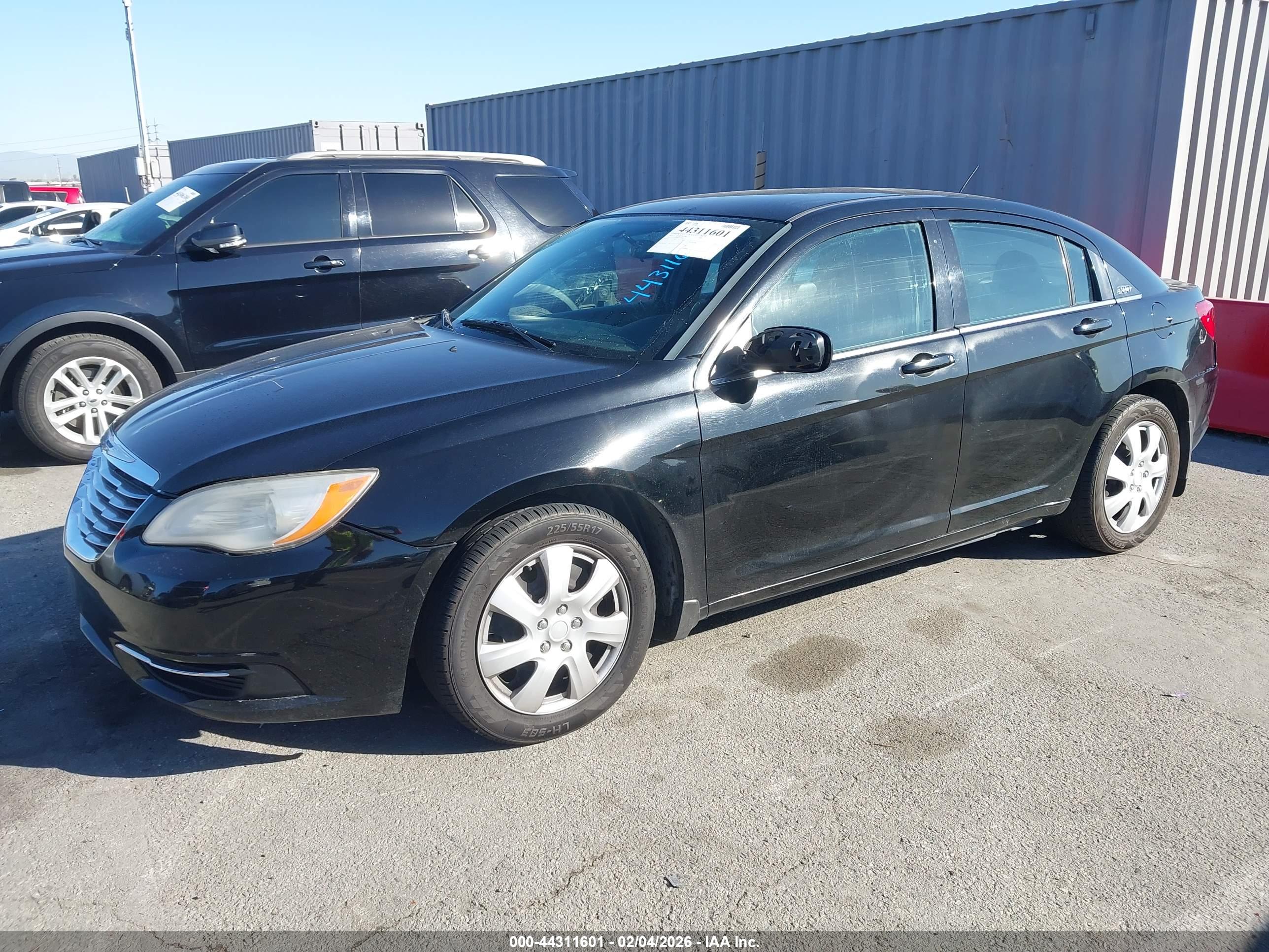 CHRYSLER 200 image 2