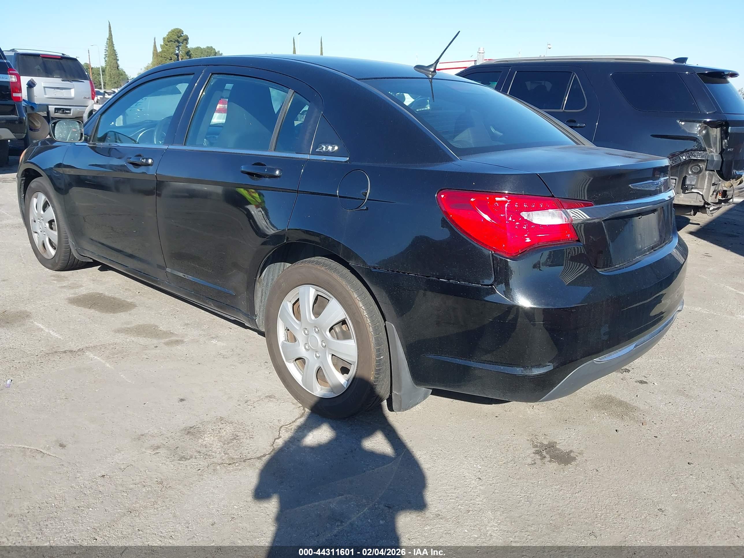 CHRYSLER 200 image 3