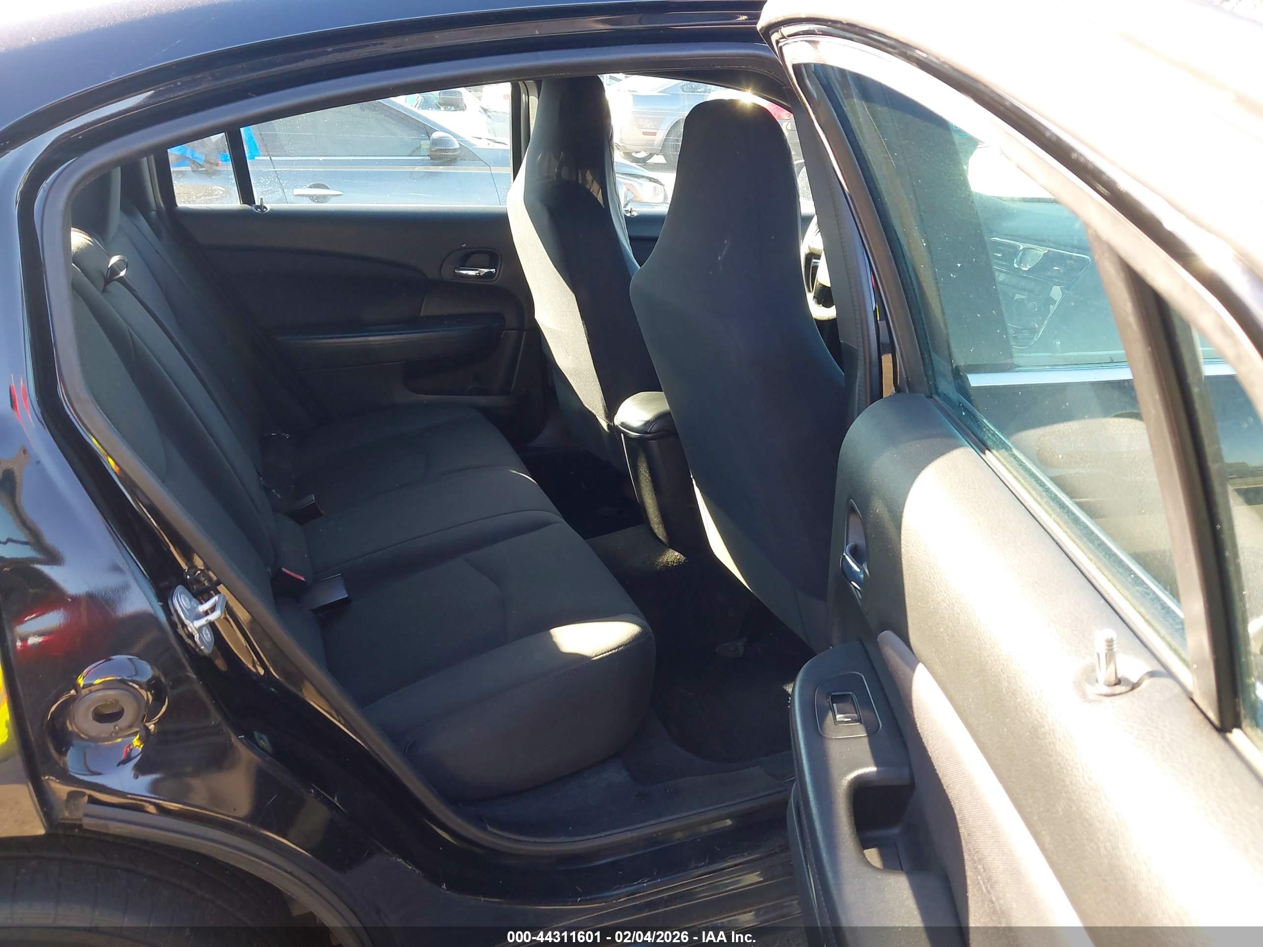 CHRYSLER 200 image 8