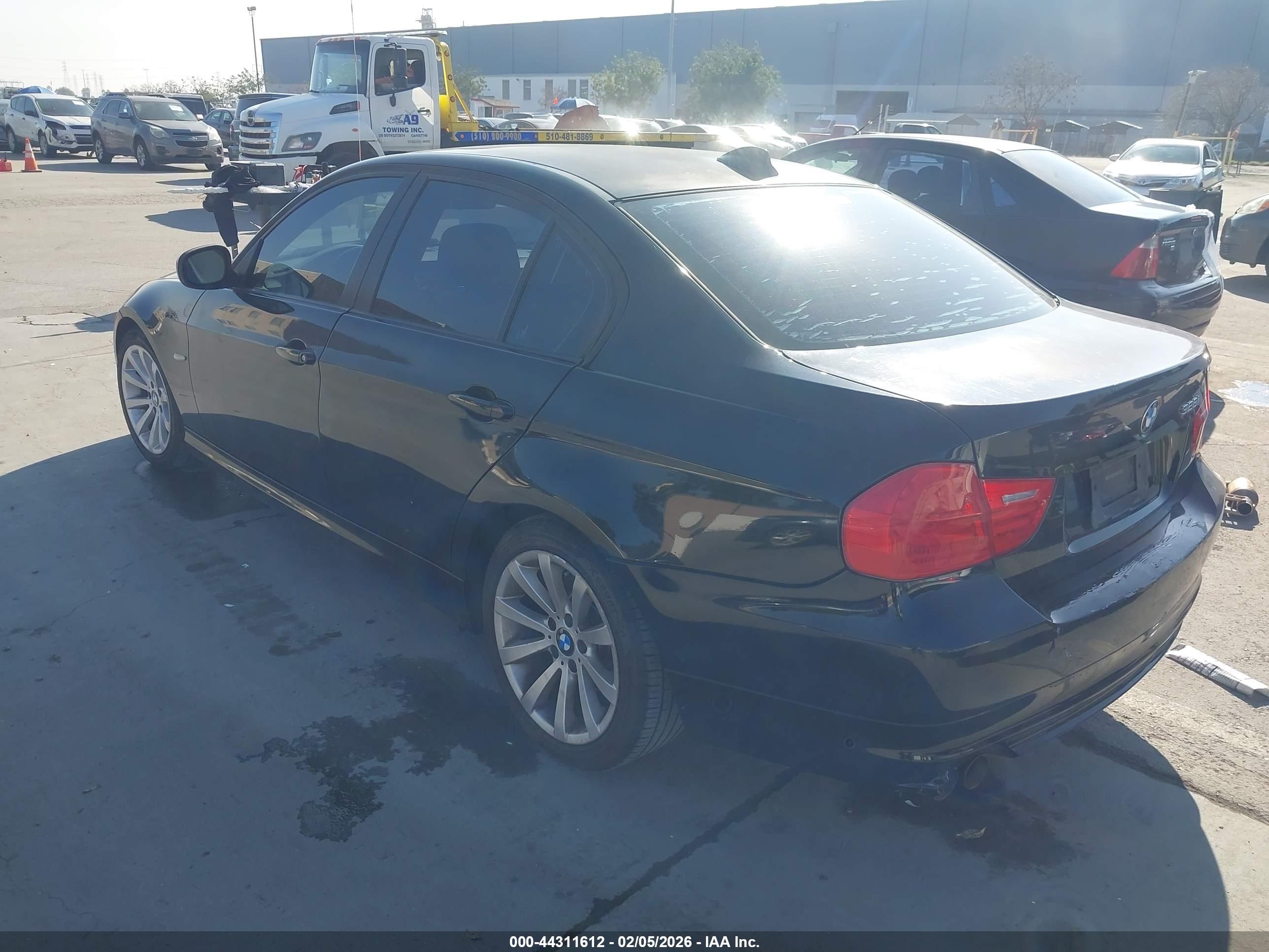 BMW 328I image 3