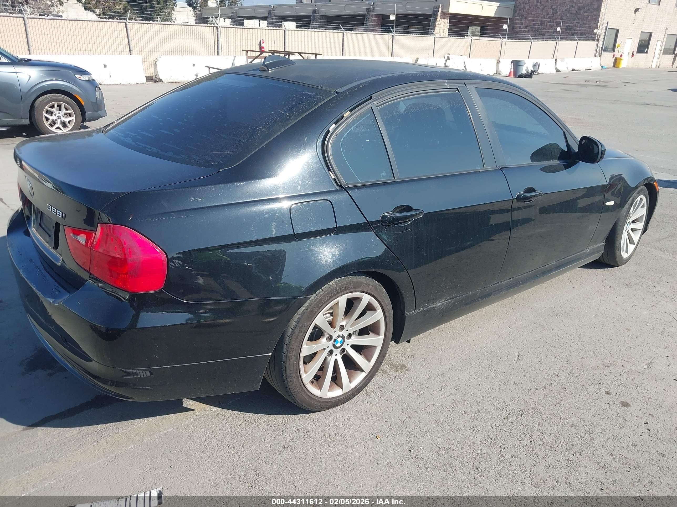 BMW 328I image 4