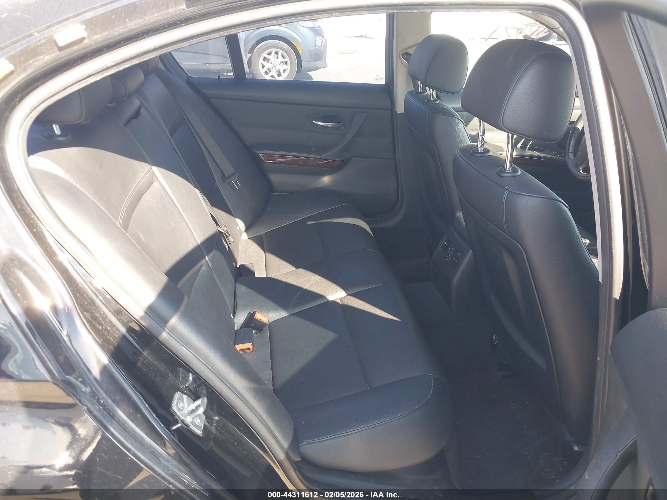 BMW 328I image 8