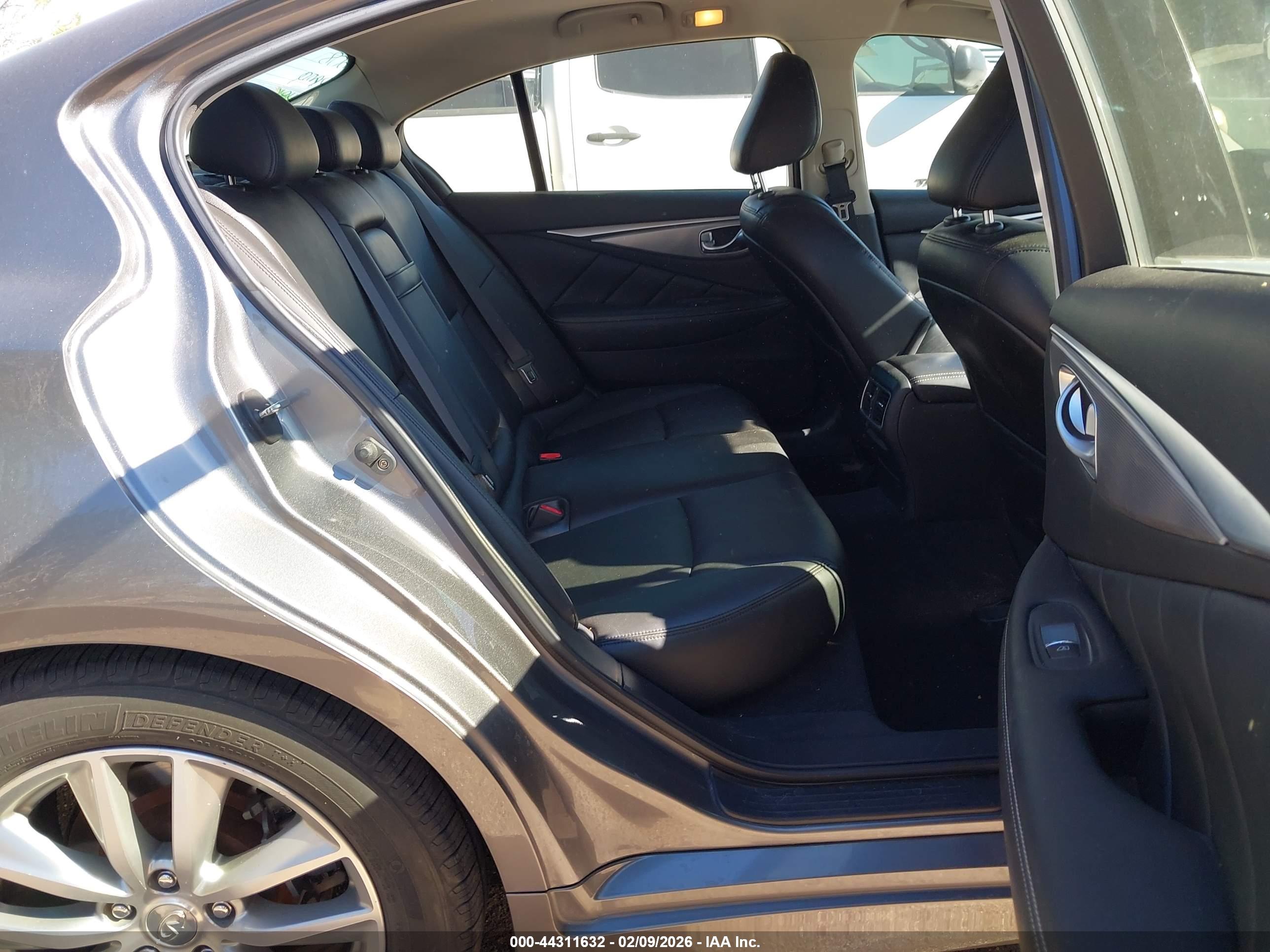 INFINITI Q50 image 8