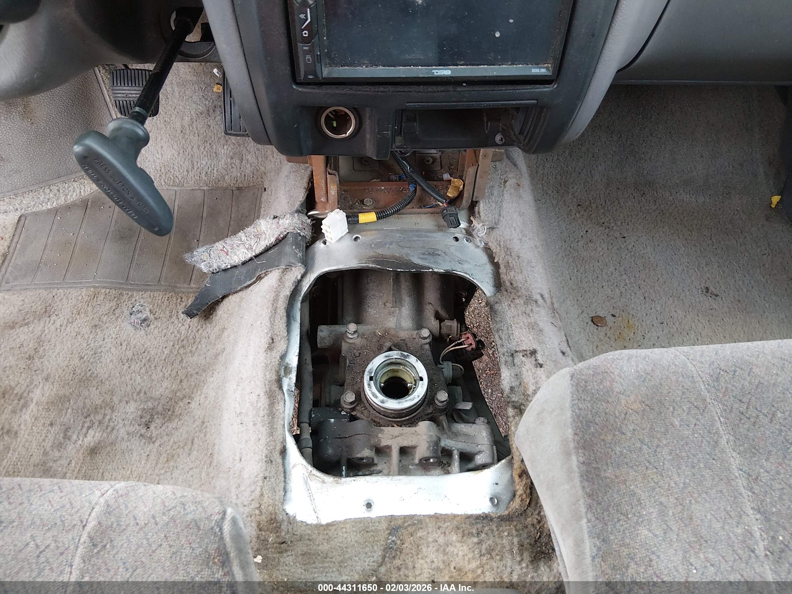 NISSAN FRONTIER image 6