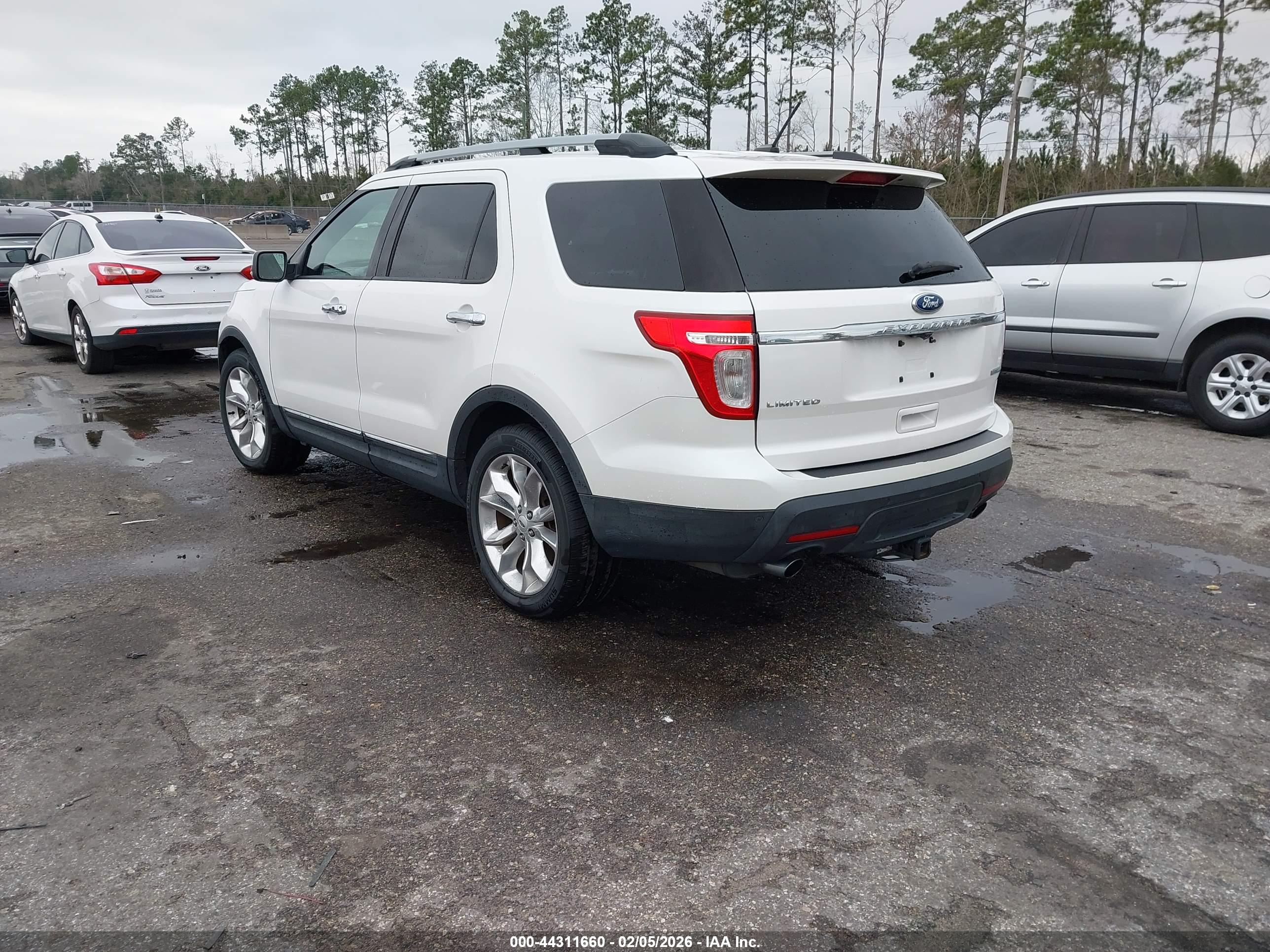 FORD EXPLORER image 3