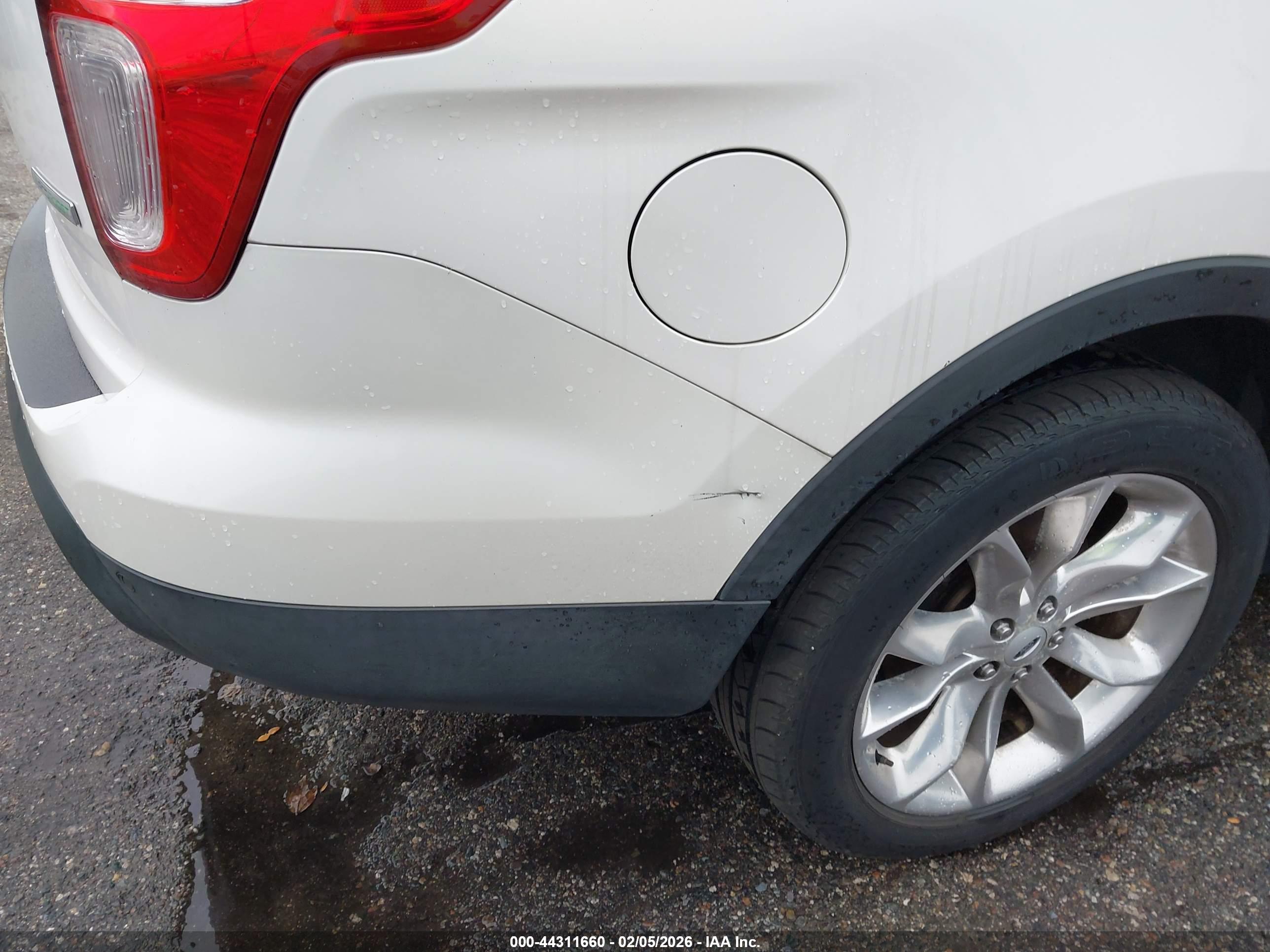 FORD EXPLORER image 6