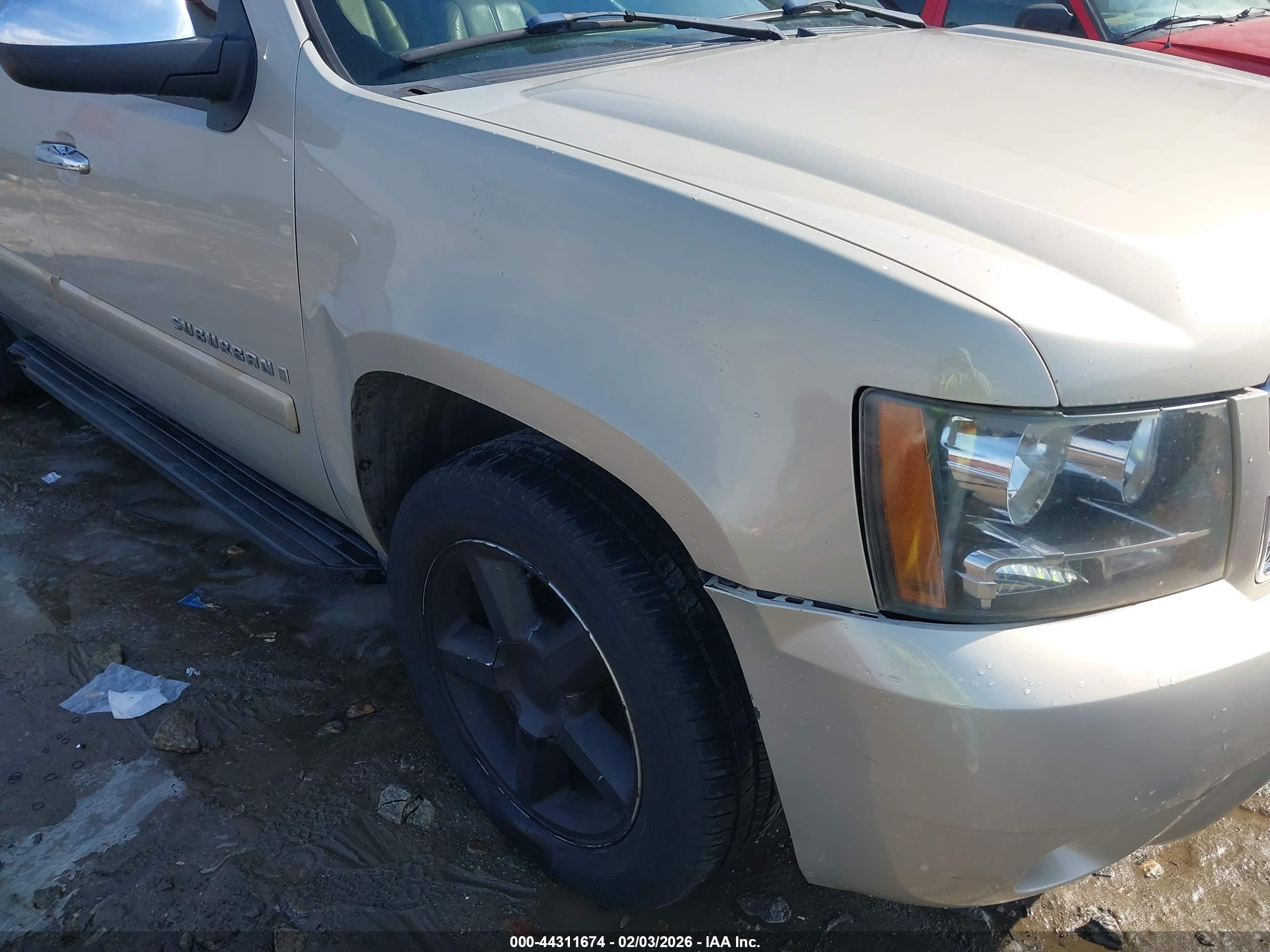 CHEVROLET SUBURBAN image 6