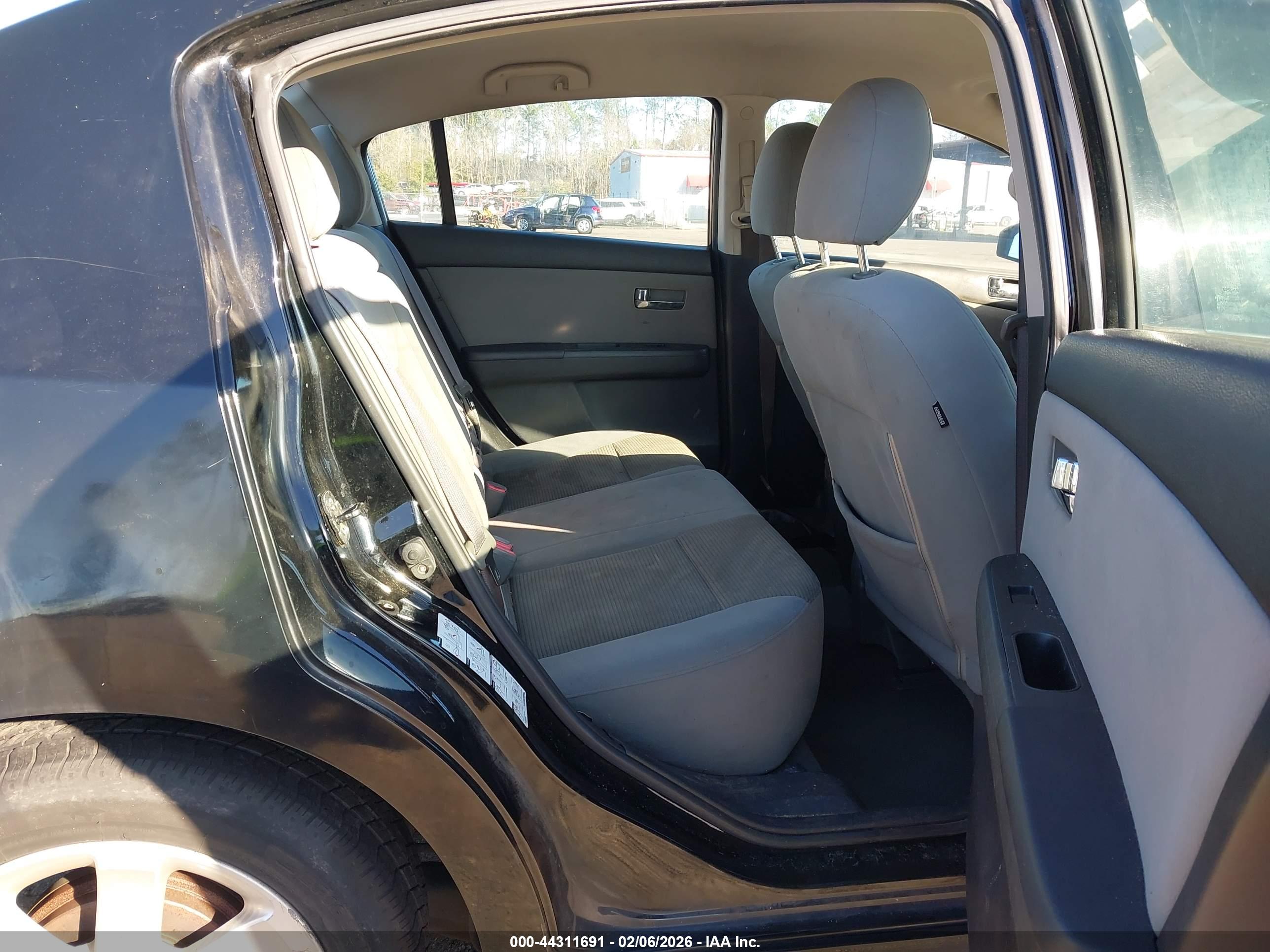 NISSAN SENTRA image 8