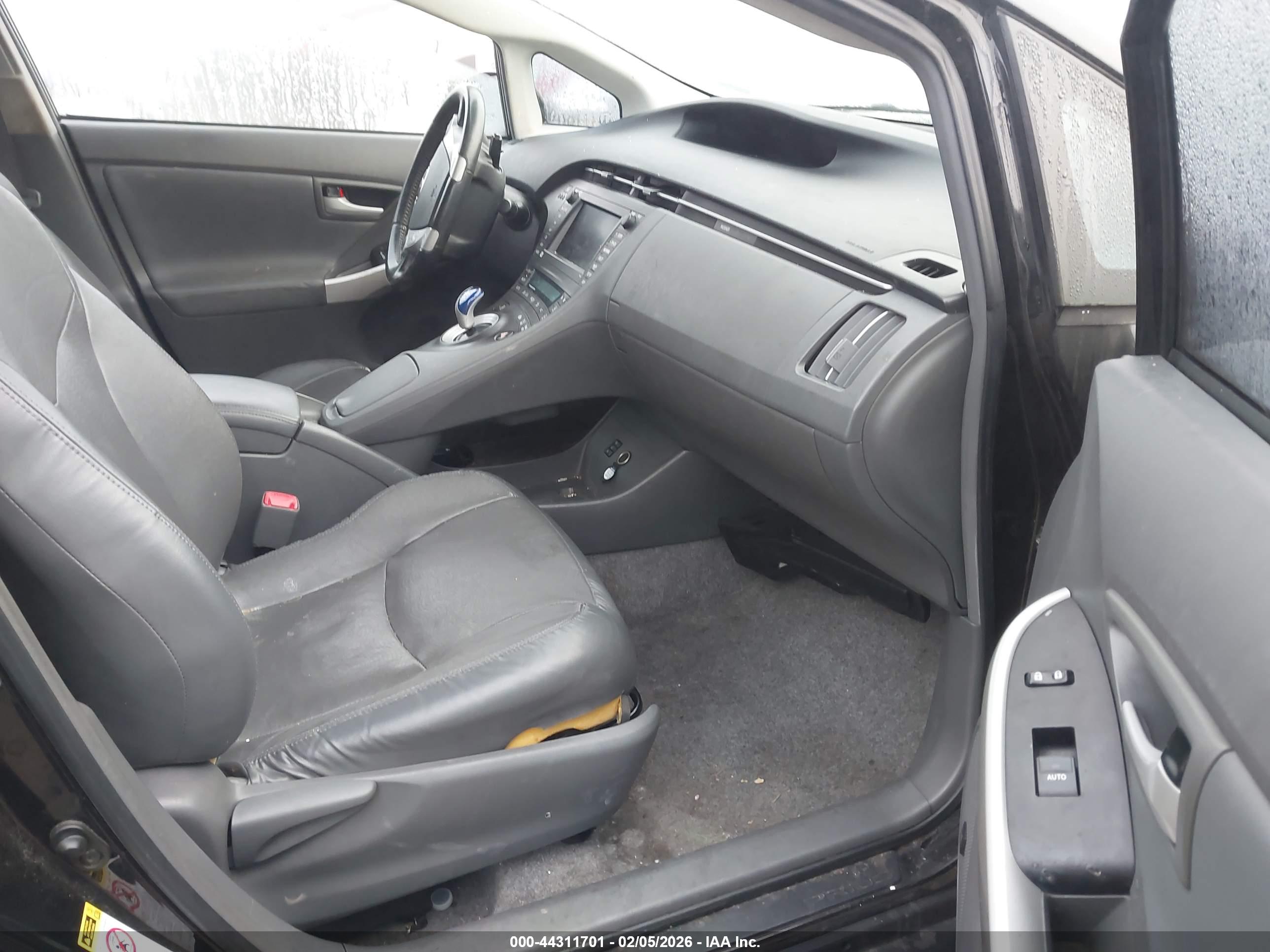 TOYOTA PRIUS image 5