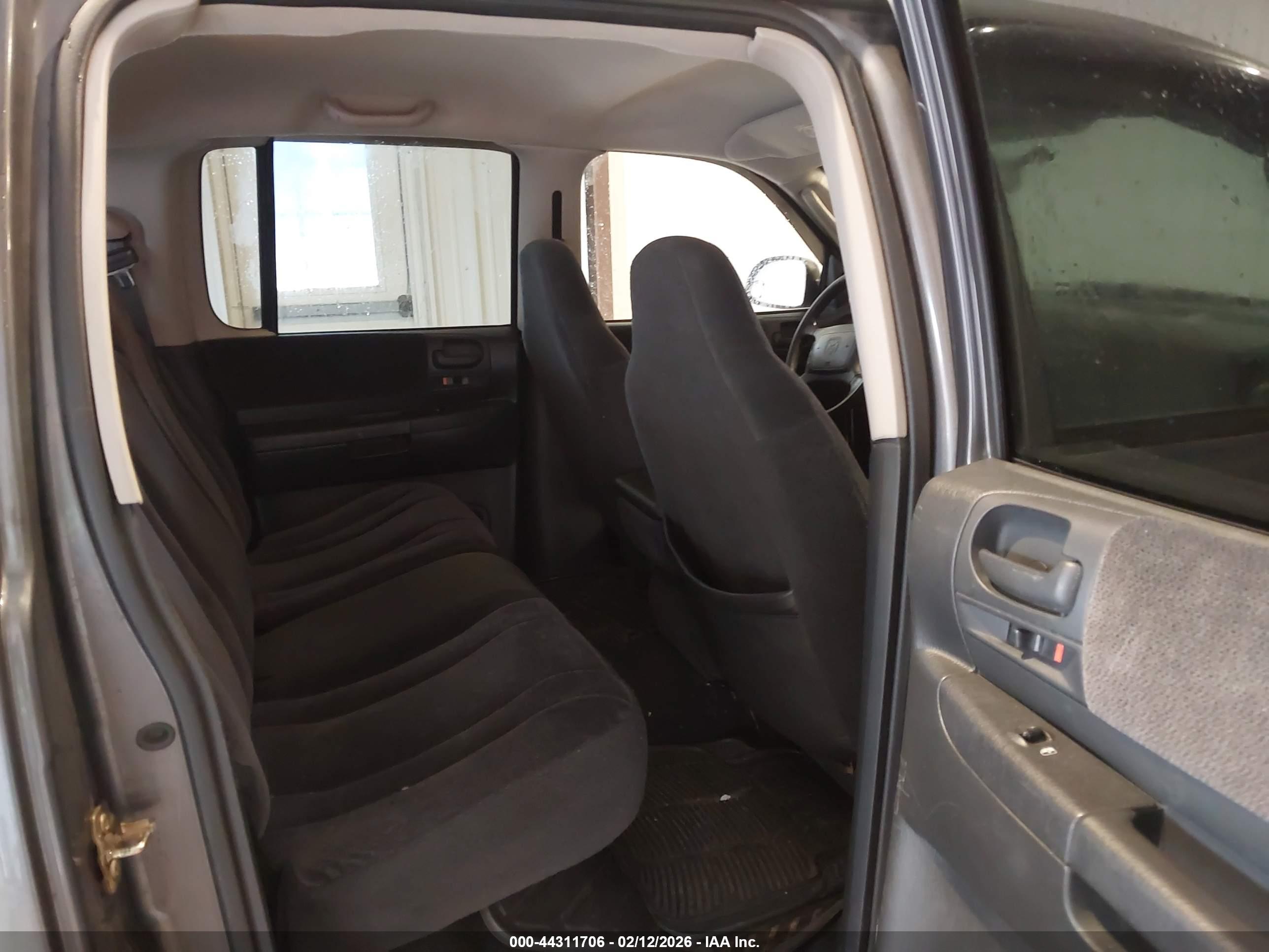 DODGE DAKOTA image 8