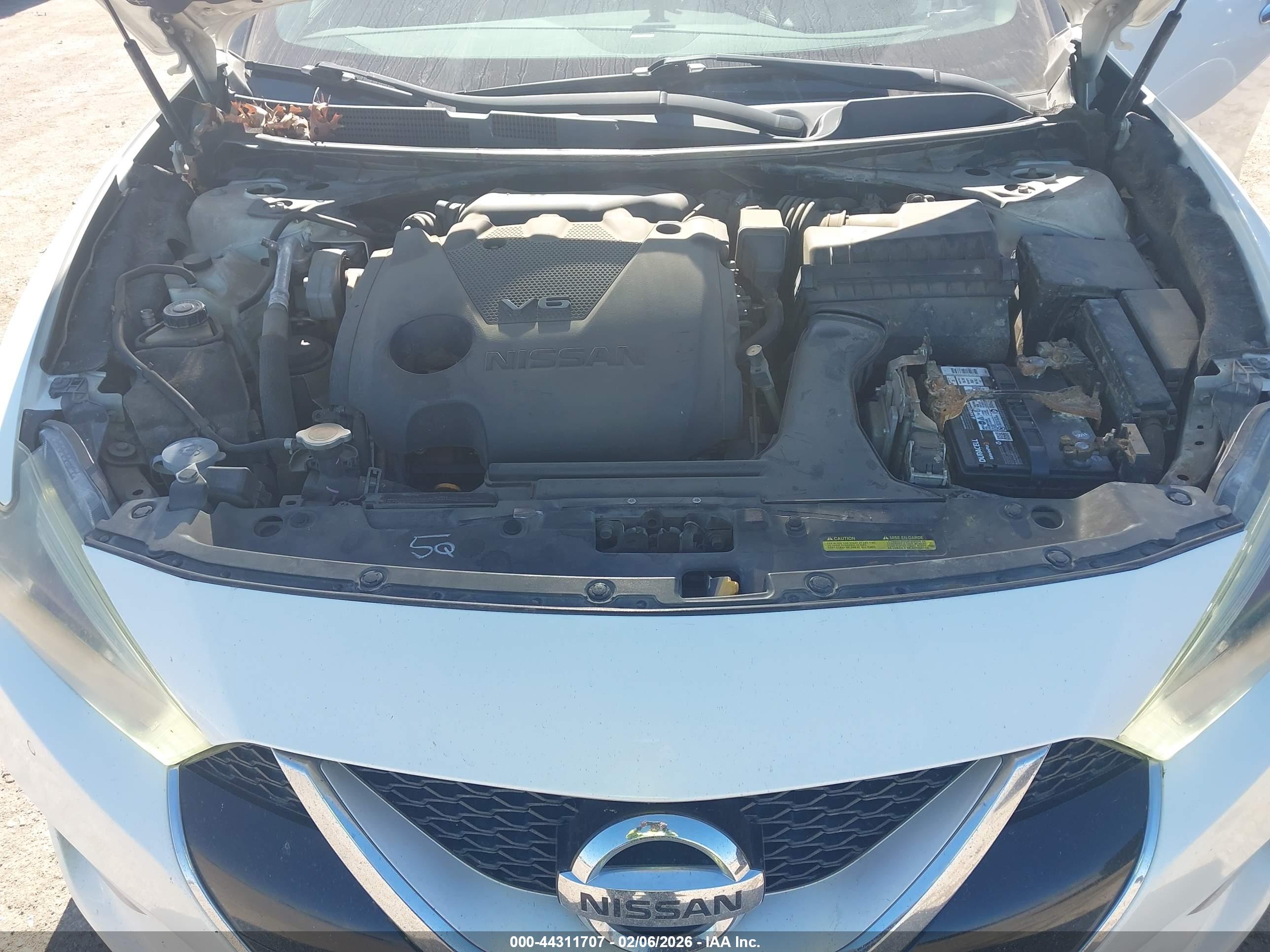 NISSAN MAXIMA image 10
