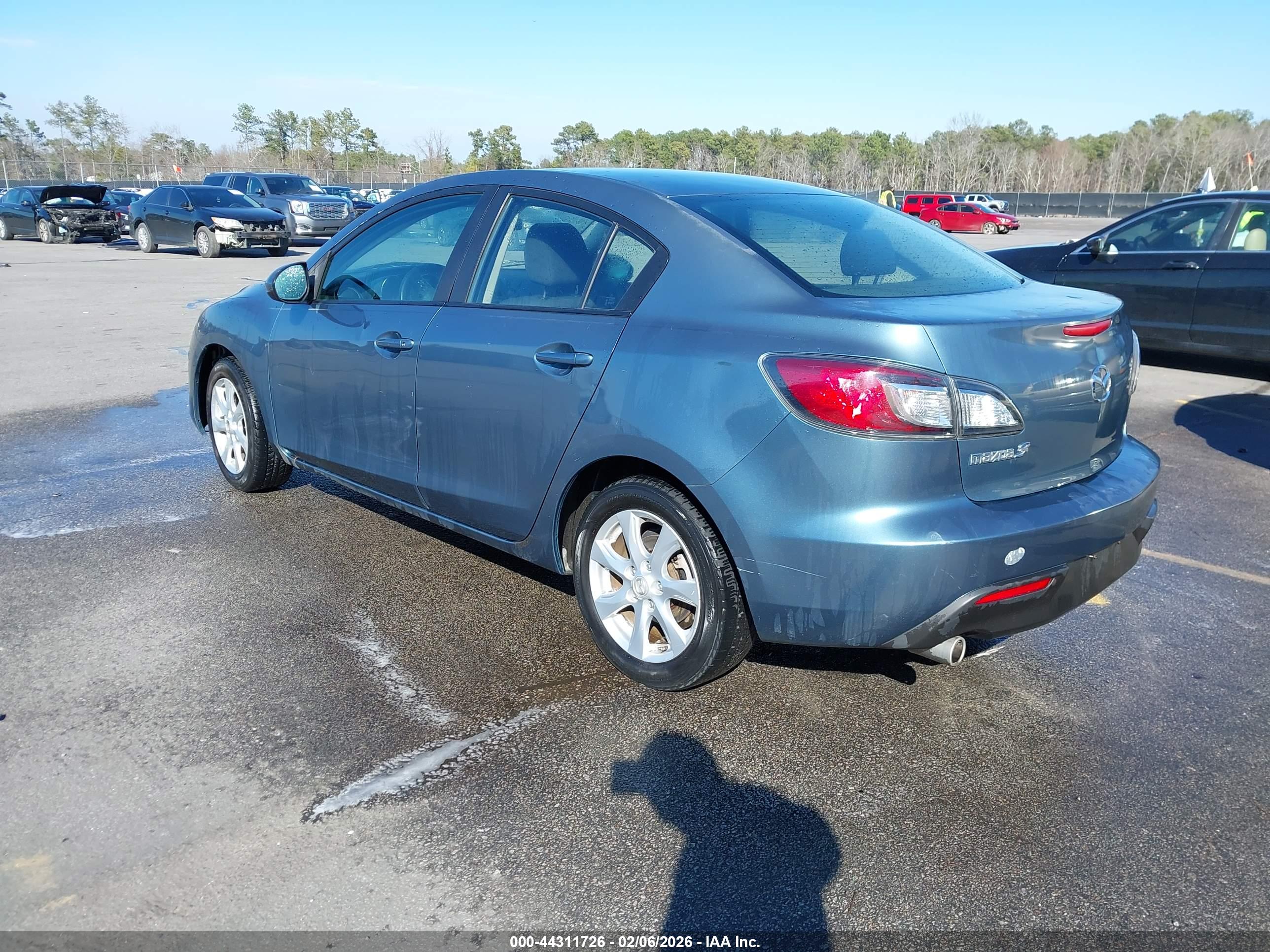 MAZDA MAZDA3 image 3