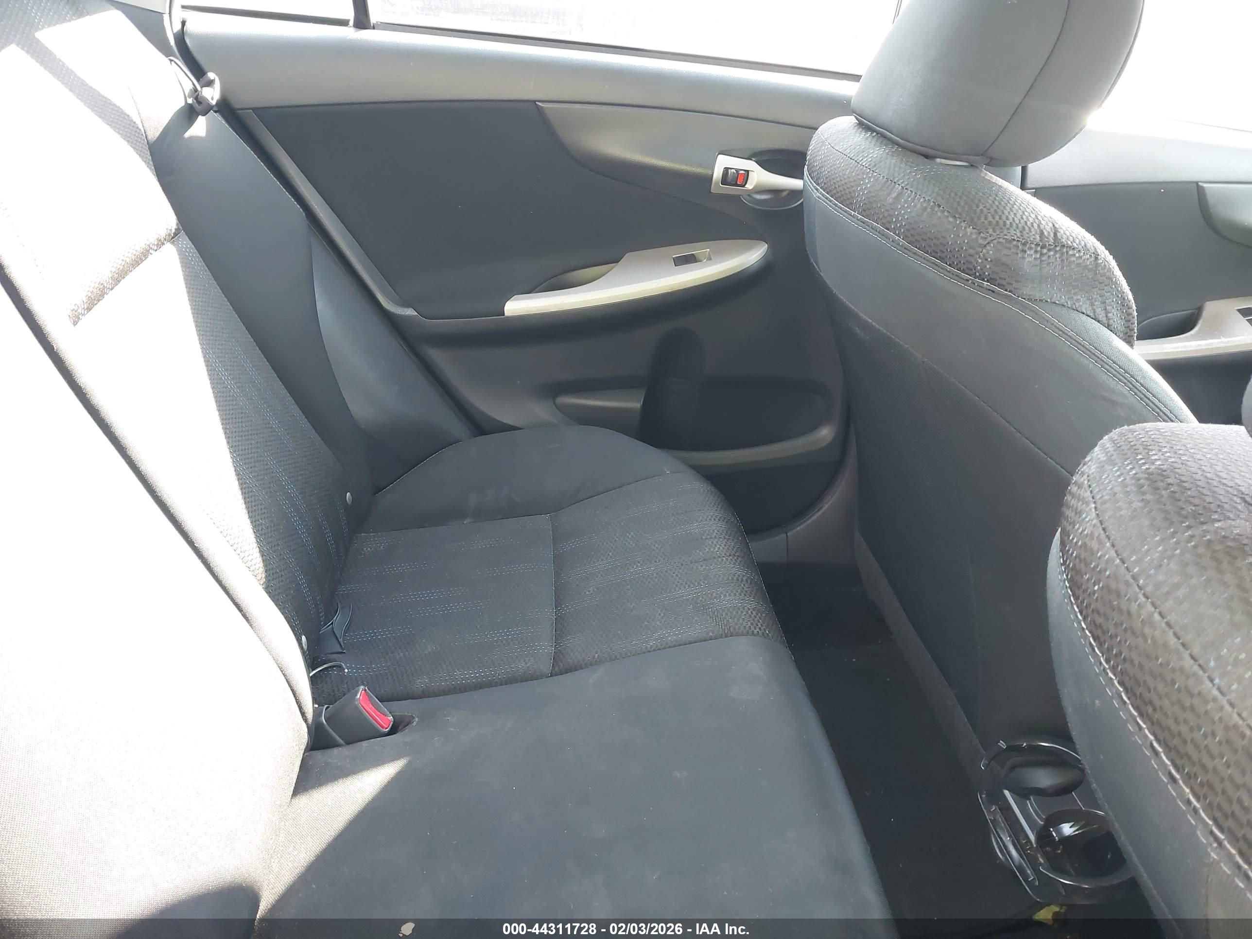 TOYOTA COROLLA image 8