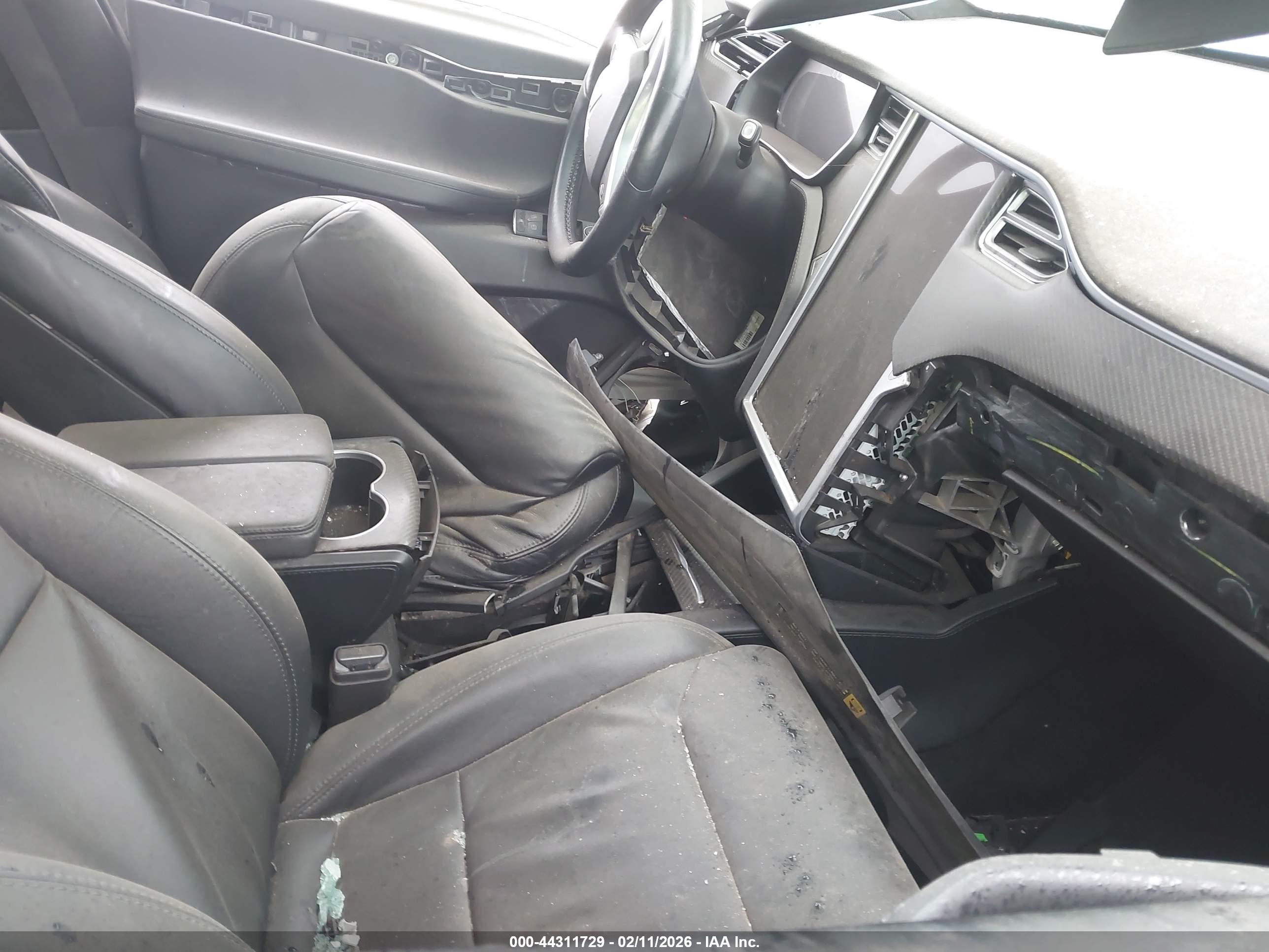 TESLA MODEL image 5
