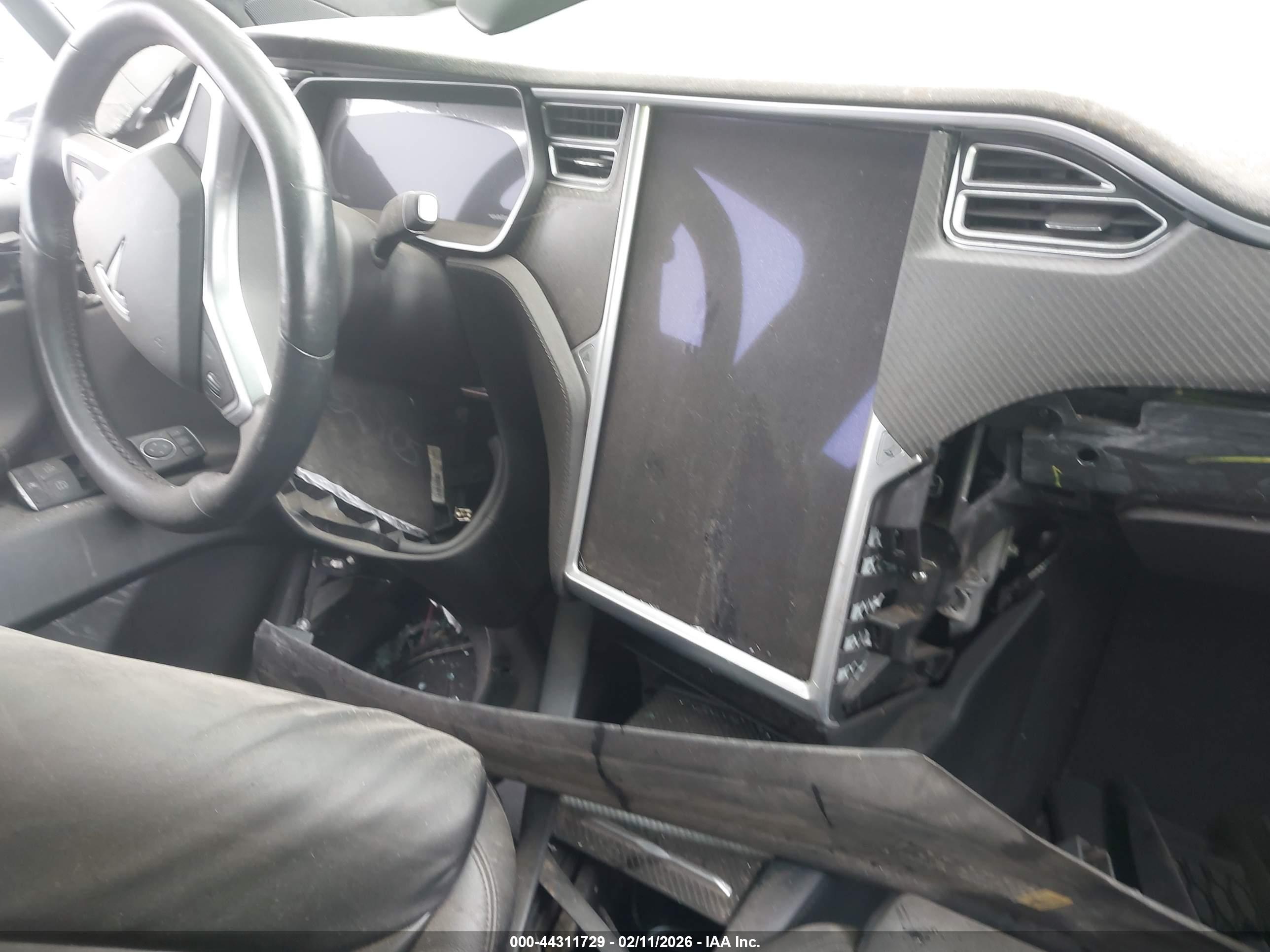 TESLA MODEL image 7