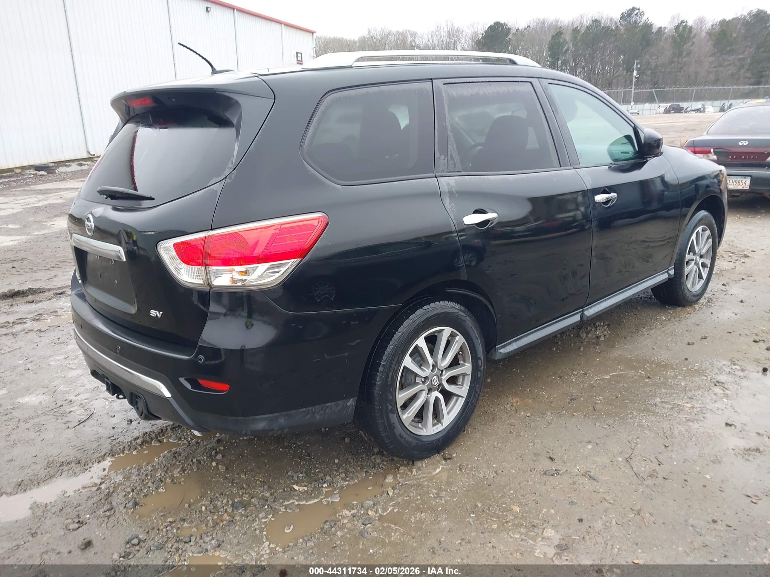 NISSAN PATHFINDER image 4