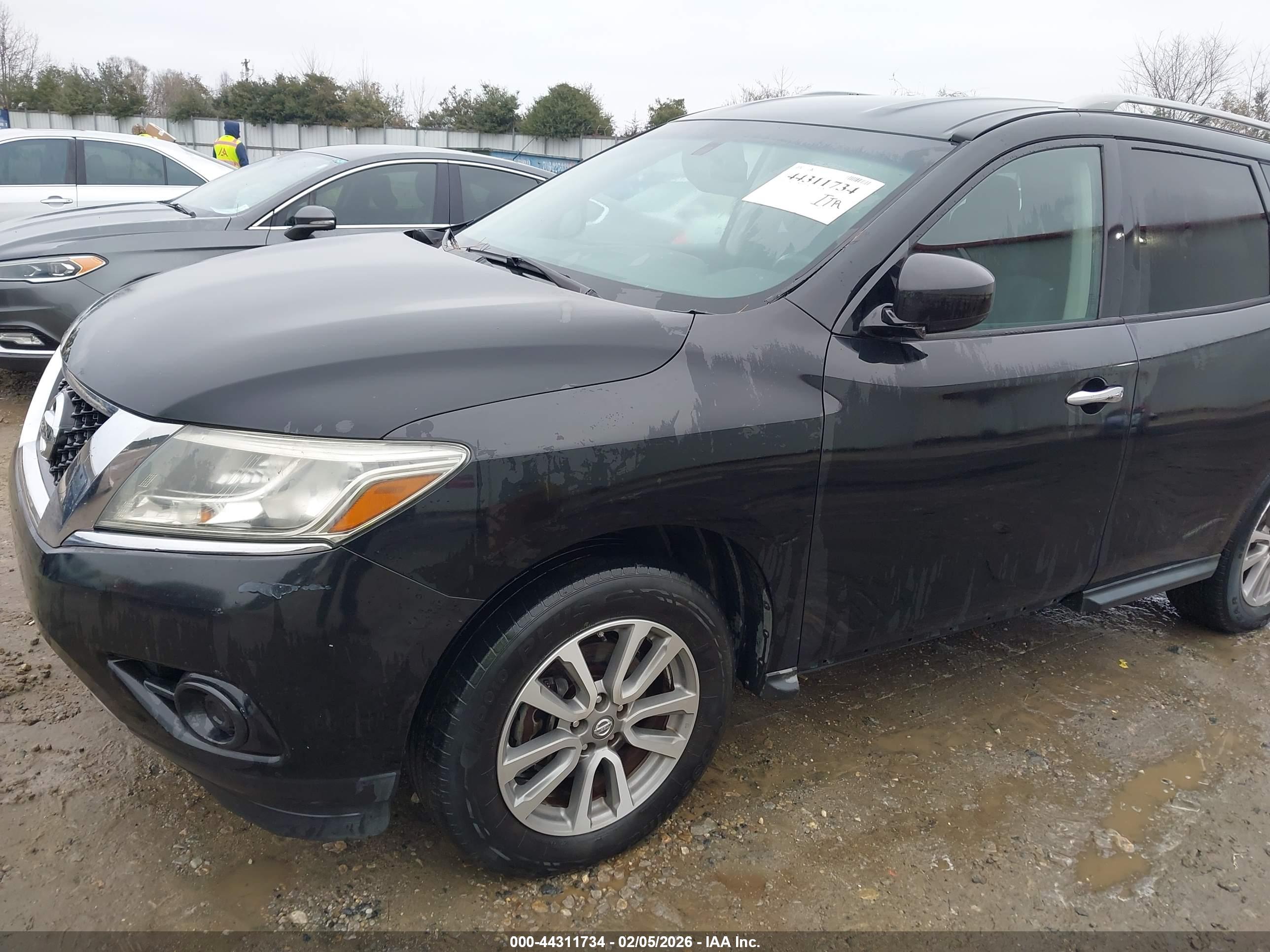 NISSAN PATHFINDER image 6