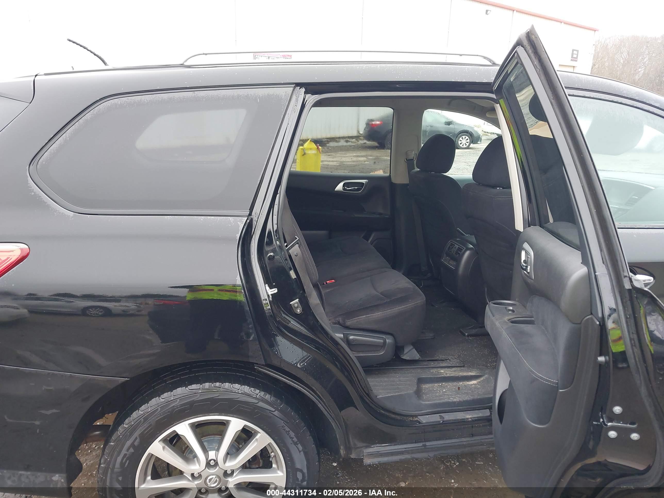 NISSAN PATHFINDER image 8