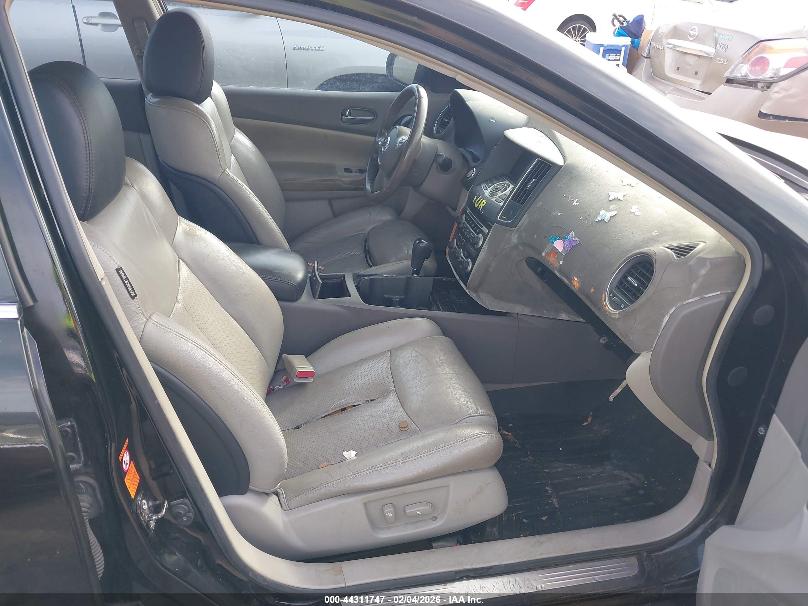 NISSAN MAXIMA image 5