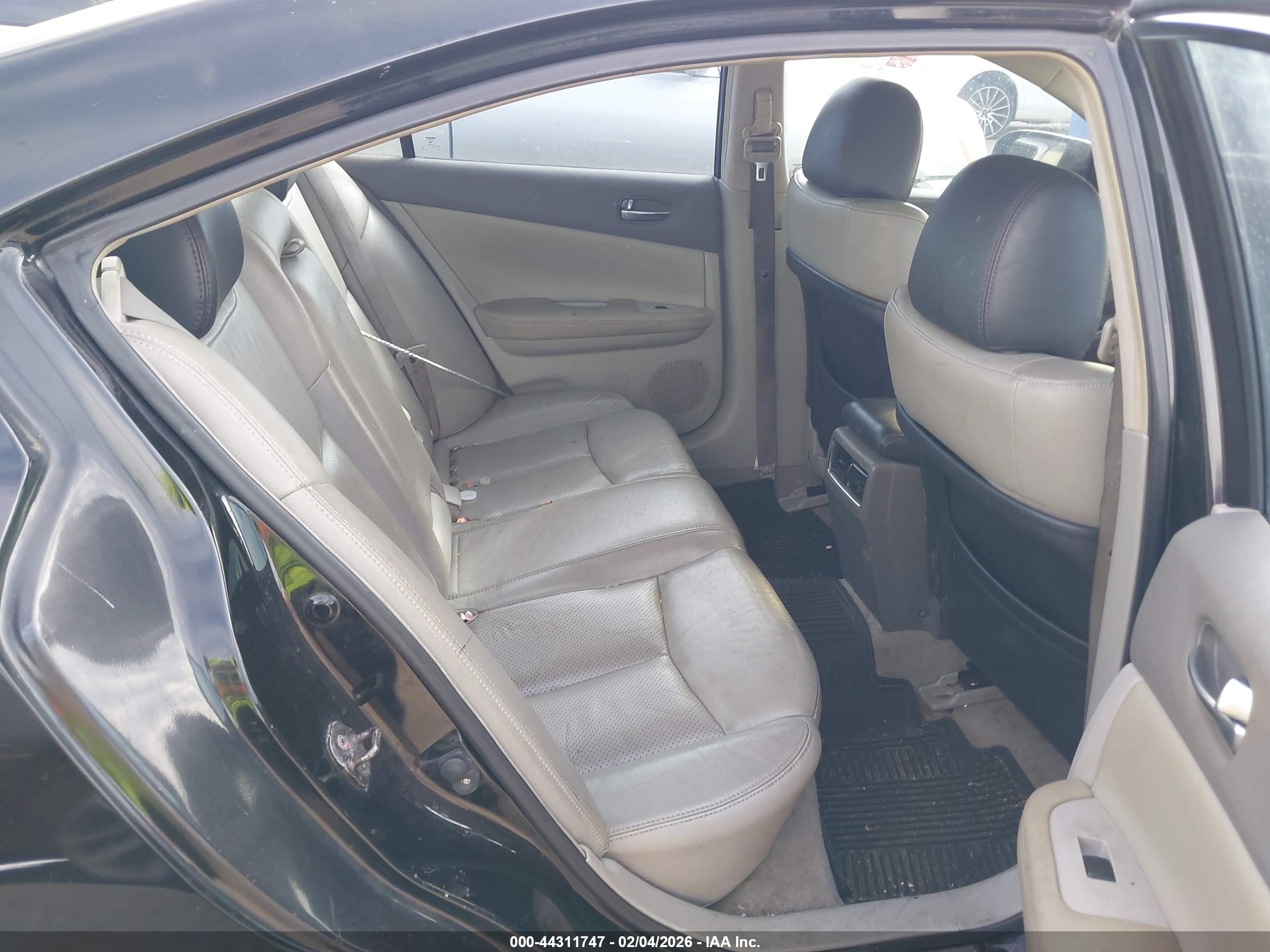 NISSAN MAXIMA image 8