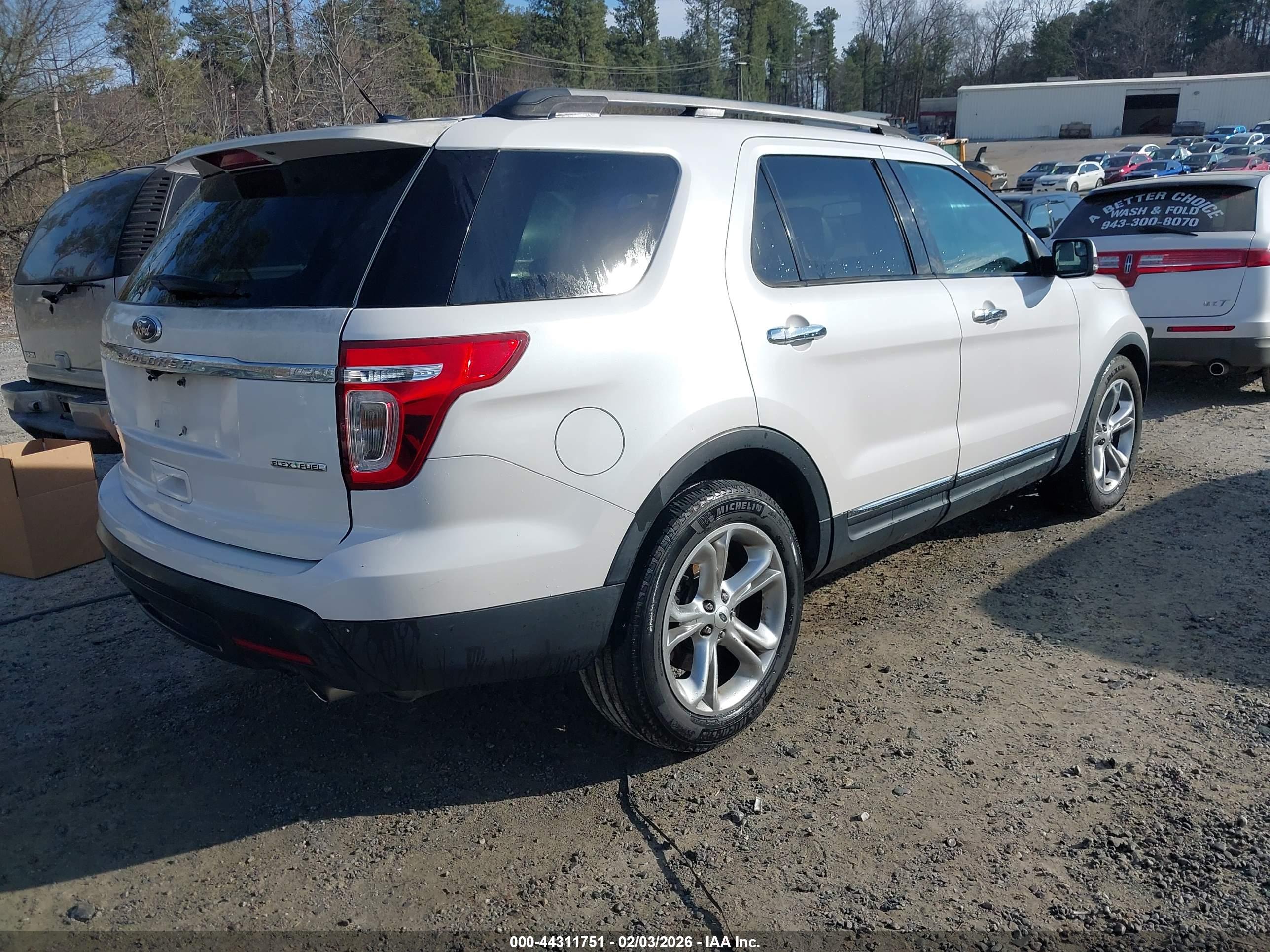 FORD EXPLORER image 4
