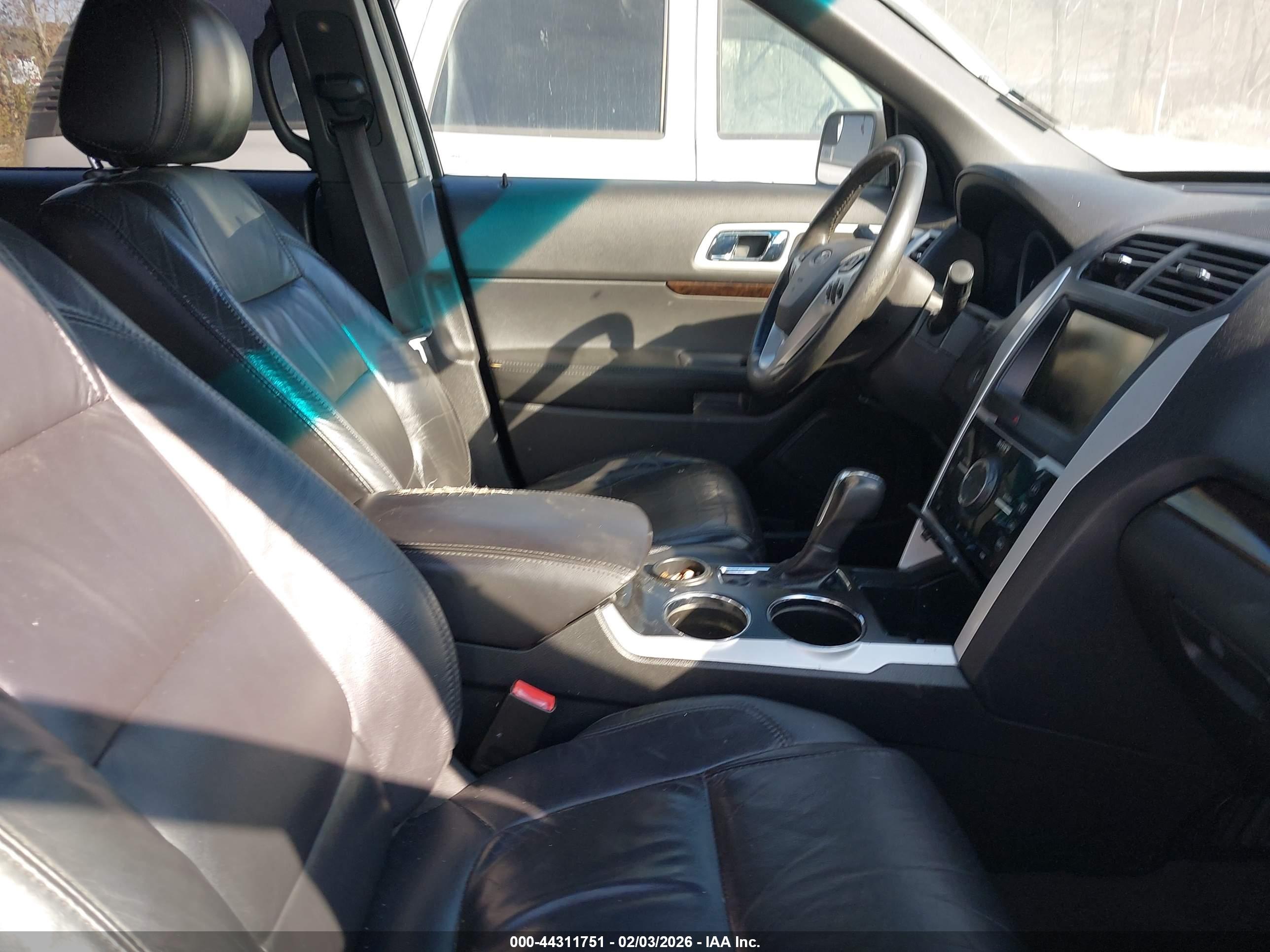 FORD EXPLORER image 5