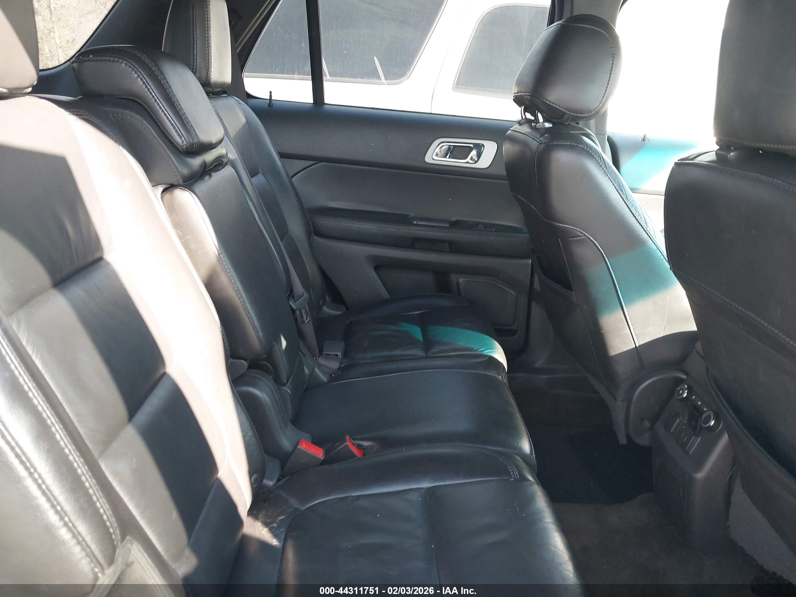 FORD EXPLORER image 8