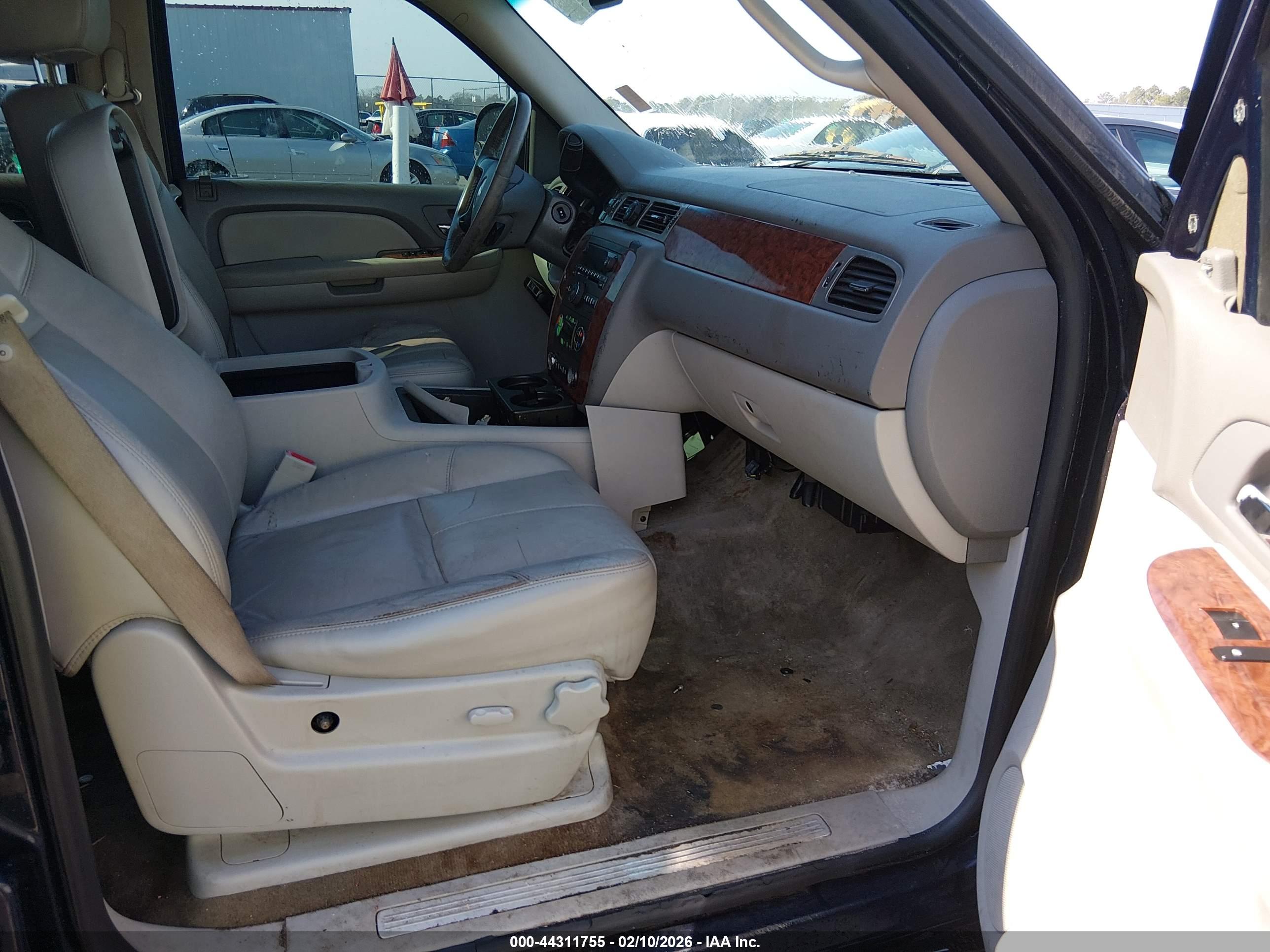 CHEVROLET TAHOE image 5