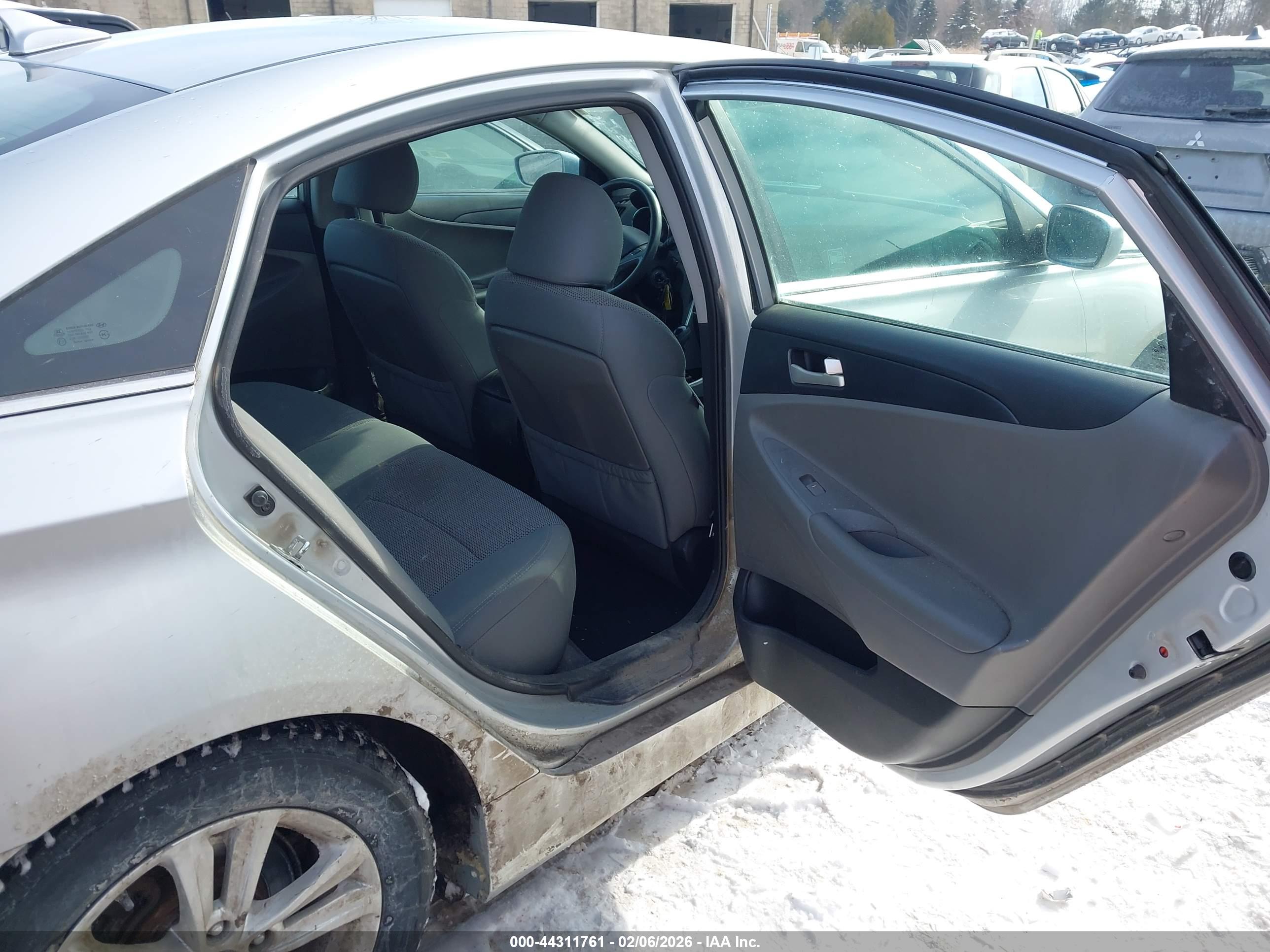 HYUNDAI SONATA image 8