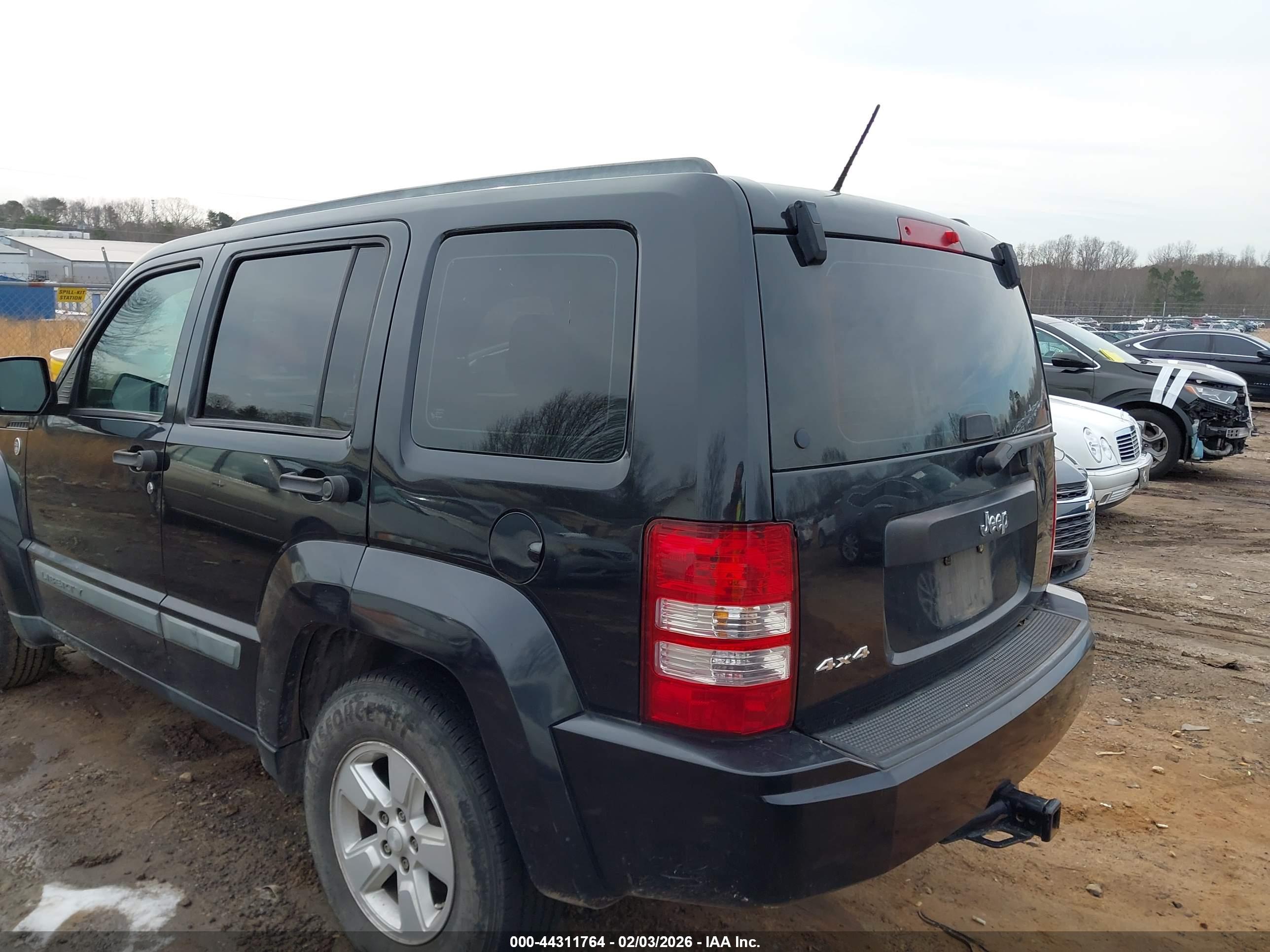 JEEP LIBERTY image 3